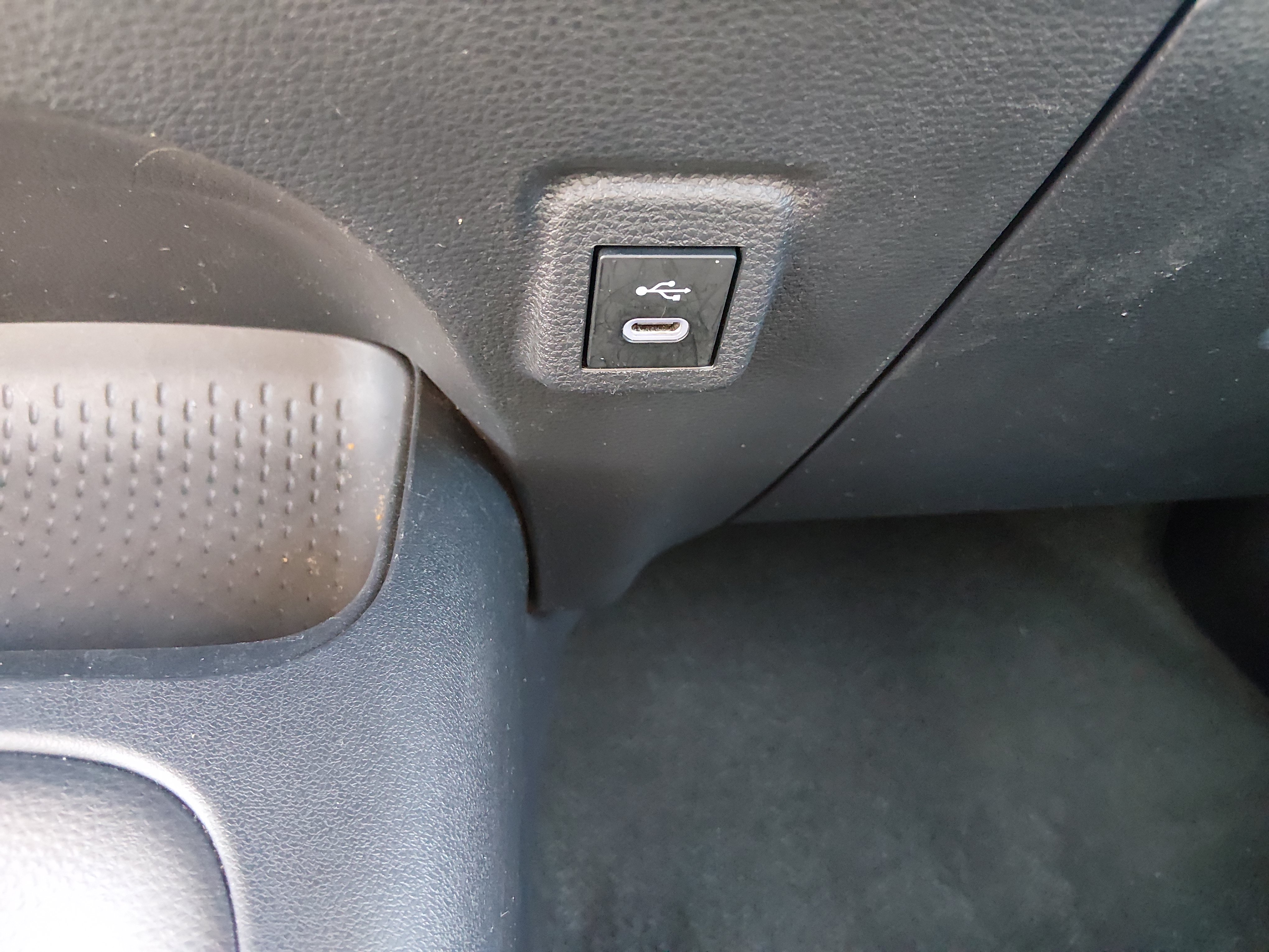 2024 Toyota Corolla LE - Photo 17