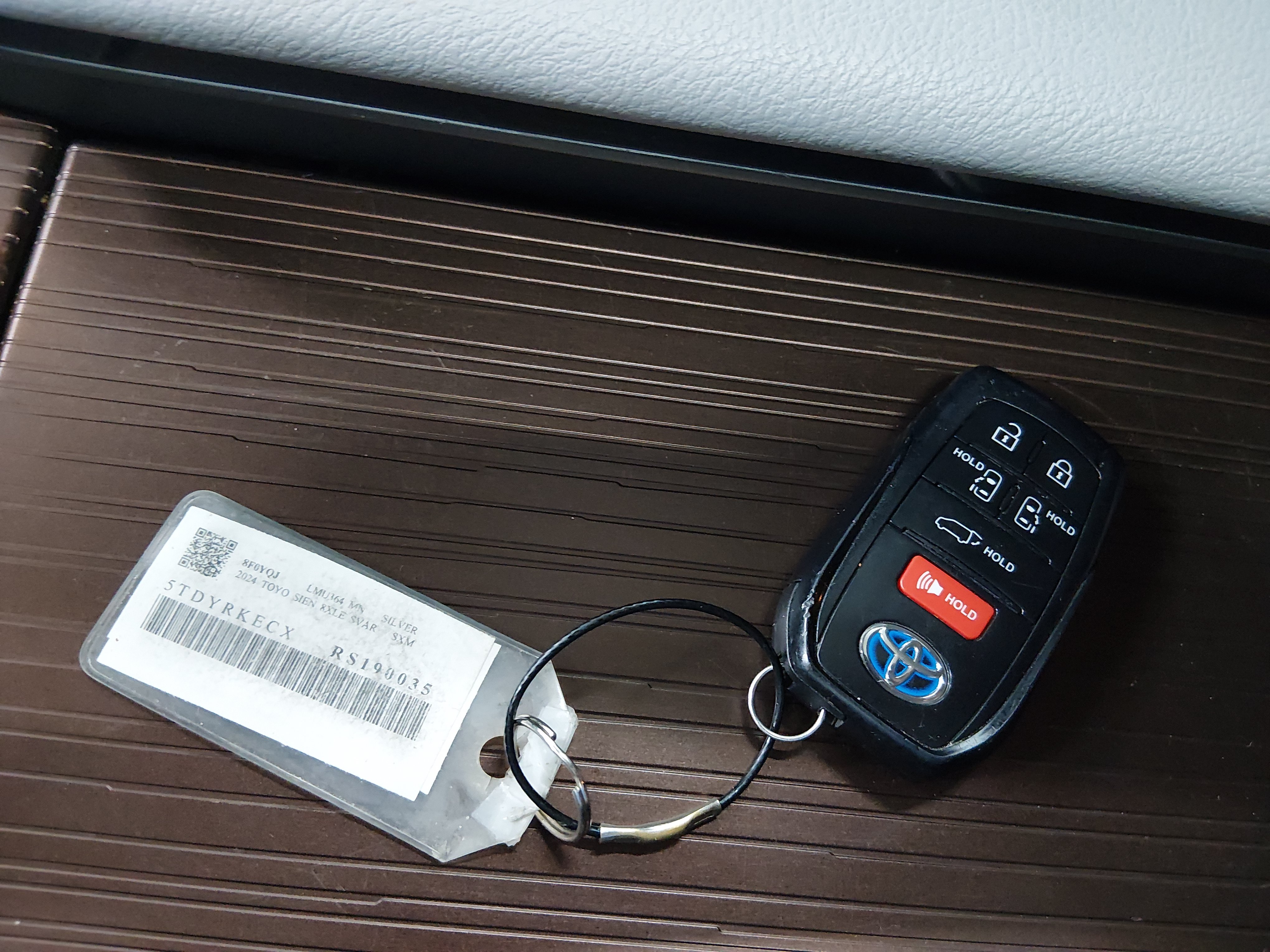 2024 Toyota Sienna XLE - Photo 15
