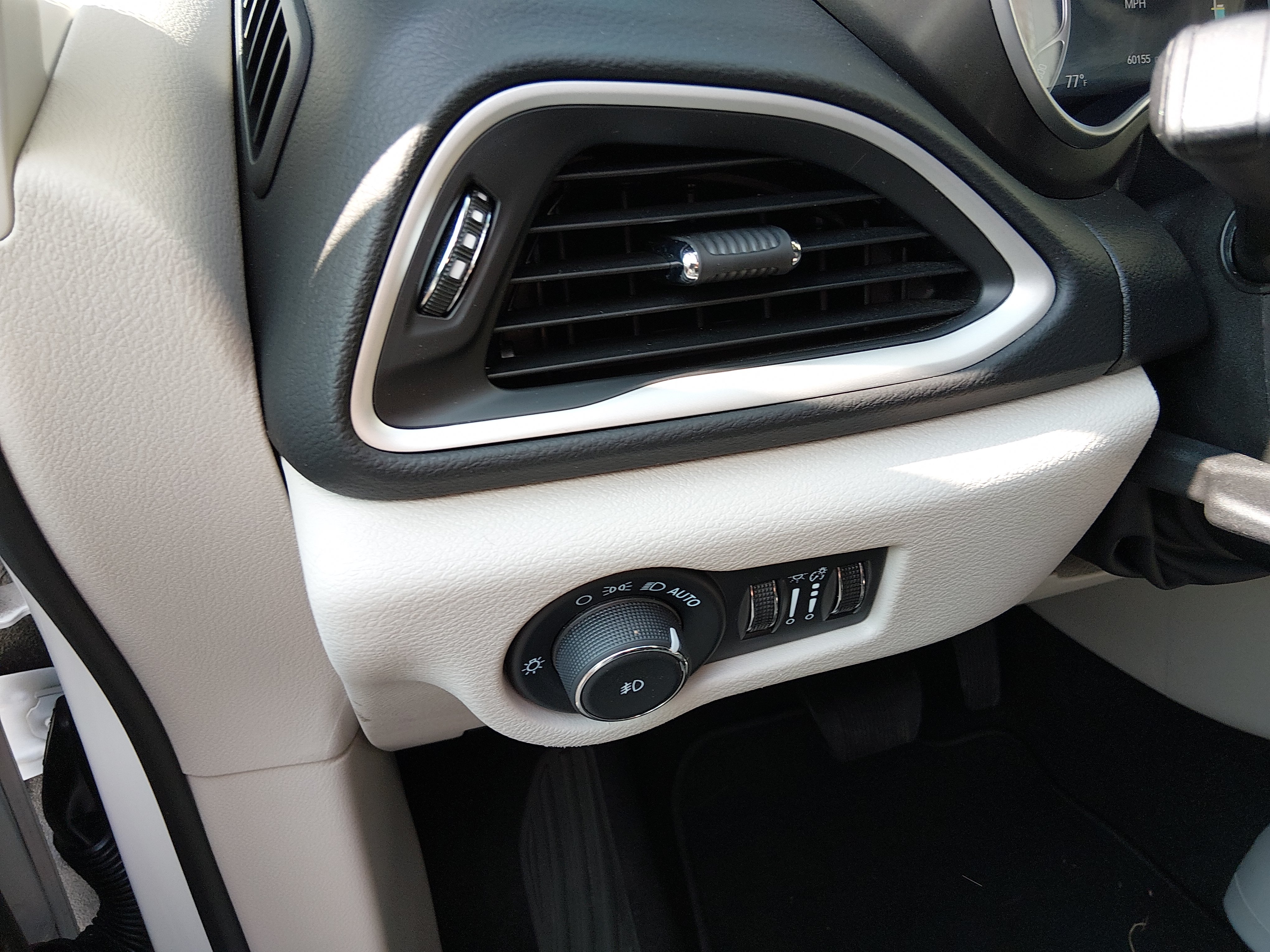 2024 Chrysler Pacifica Touring L - Photo 13
