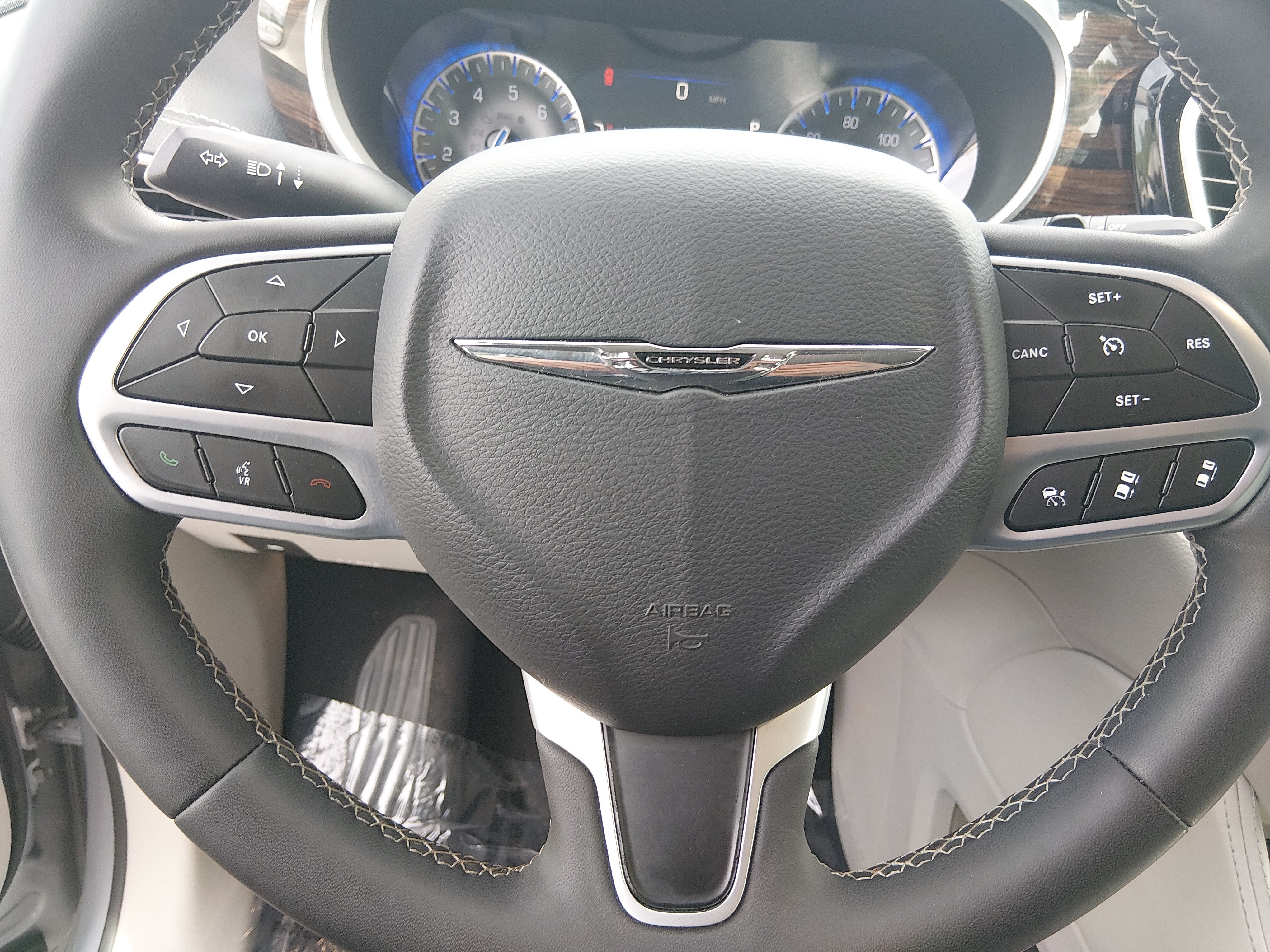 2023 Chrysler Pacifica Limited - Photo 12