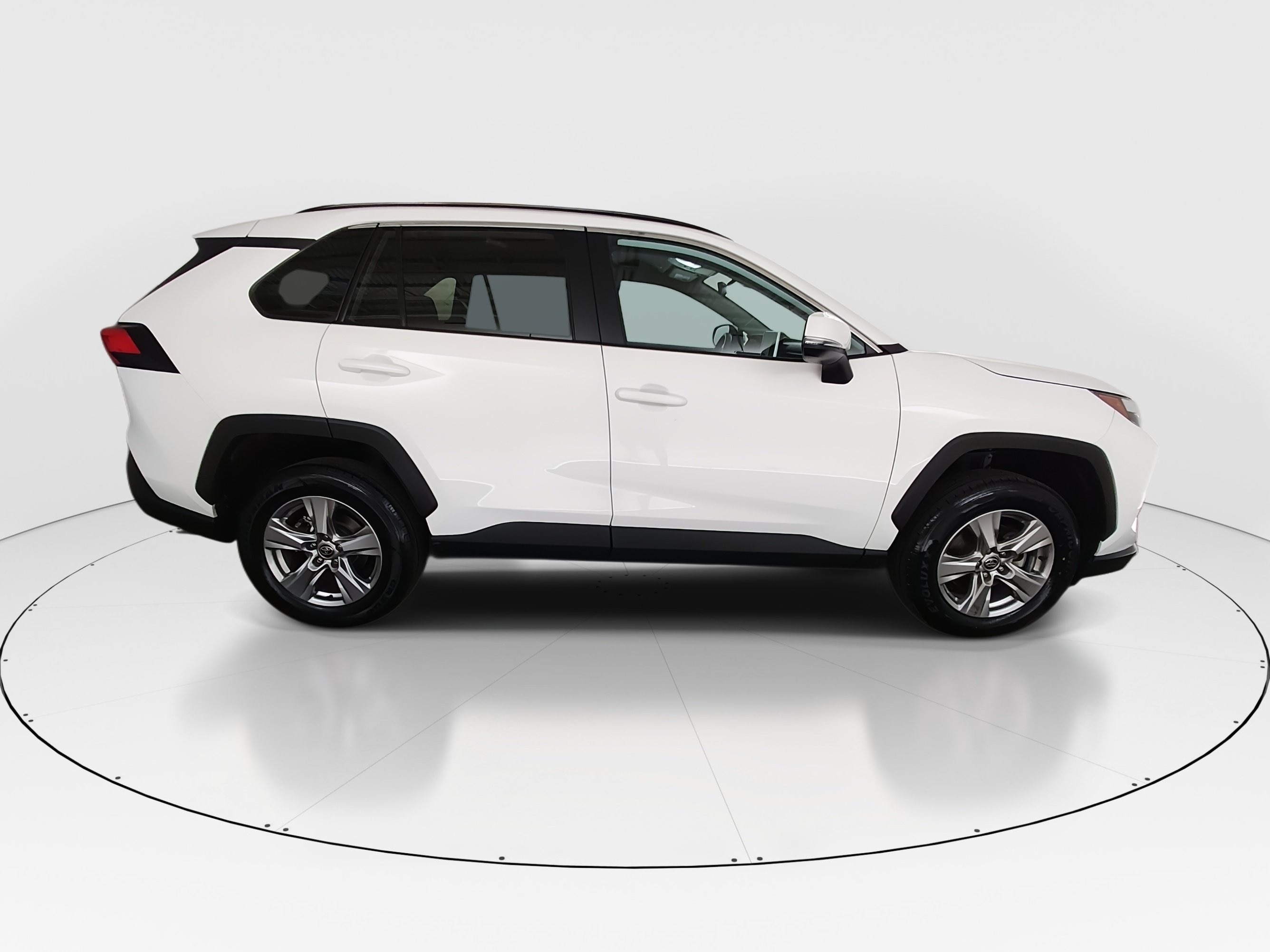 2024 Toyota RAV4 XLE - Photo 8