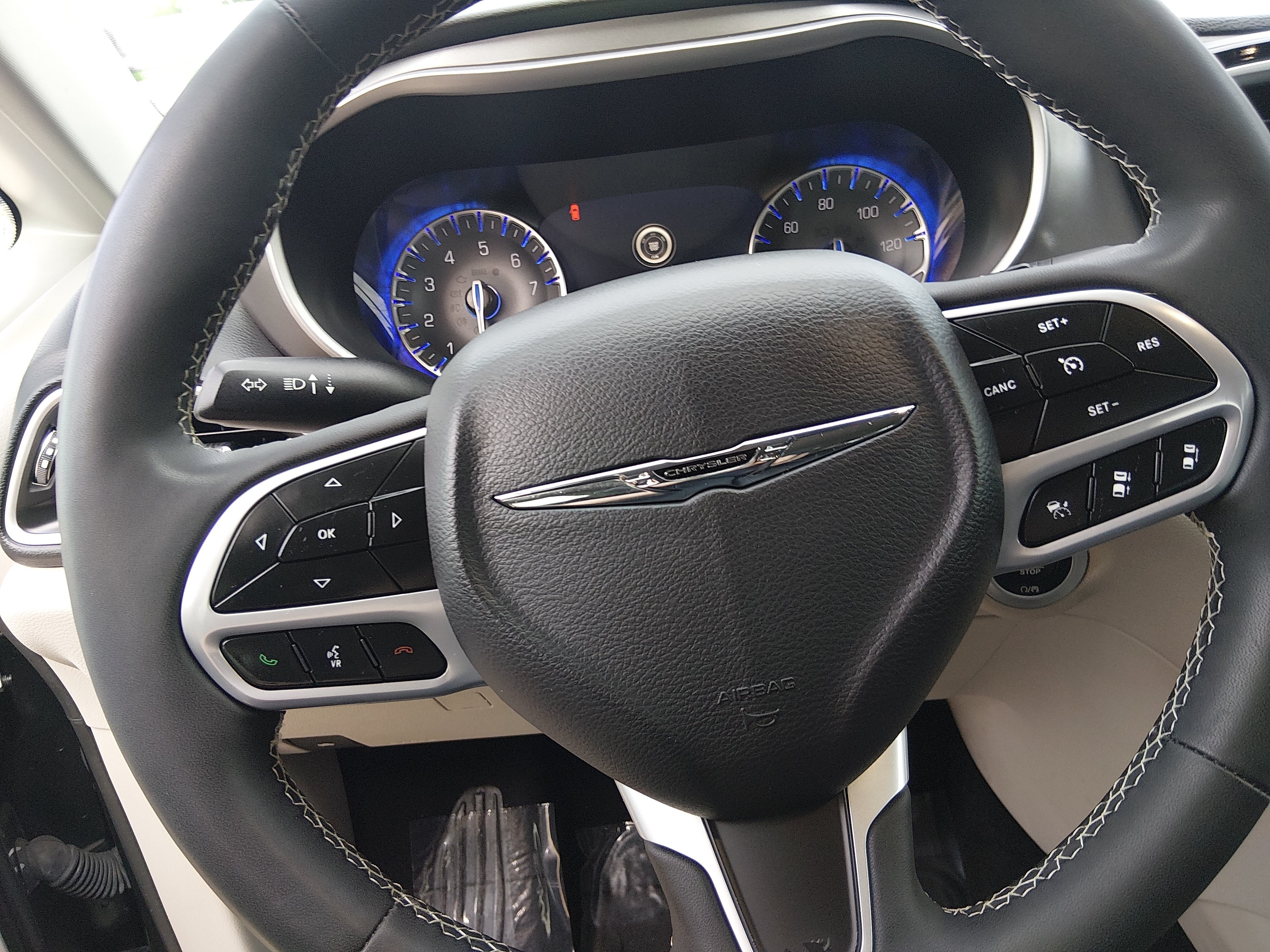 2023 Chrysler Pacifica Touring L - Photo 12