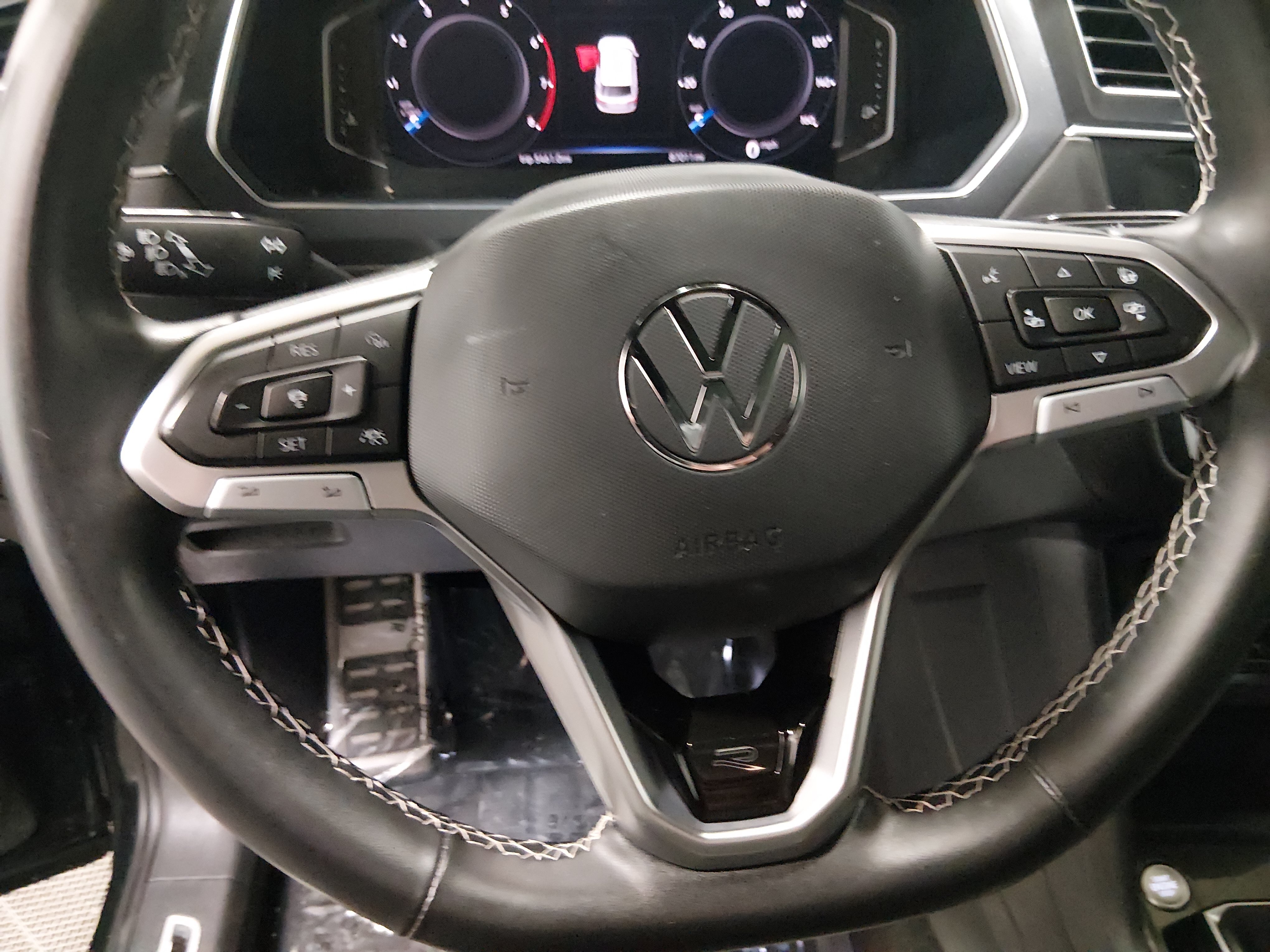 2023 Volkswagen Tiguan SEL R-LINE - Photo 12