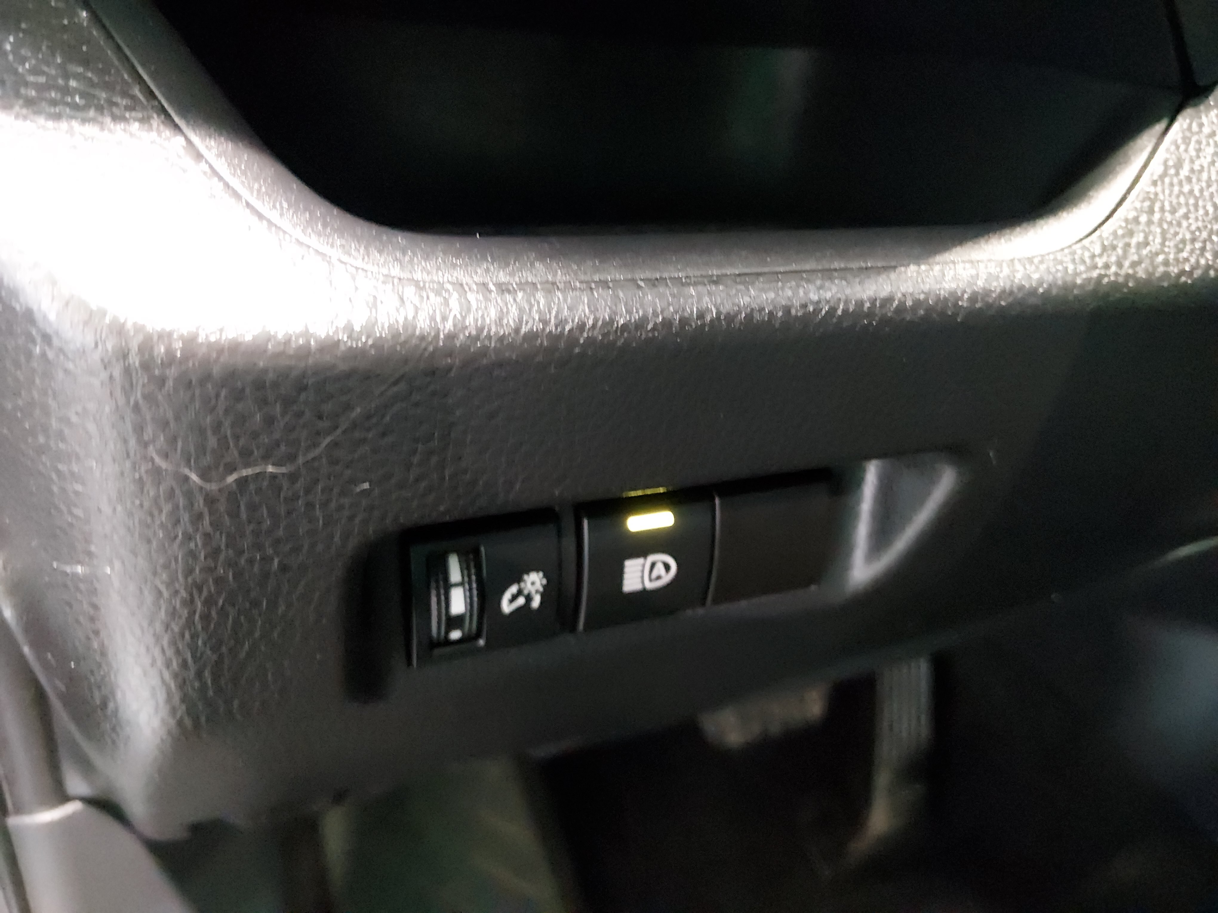 2025 Toyota RAV4 XLE - Photo 13