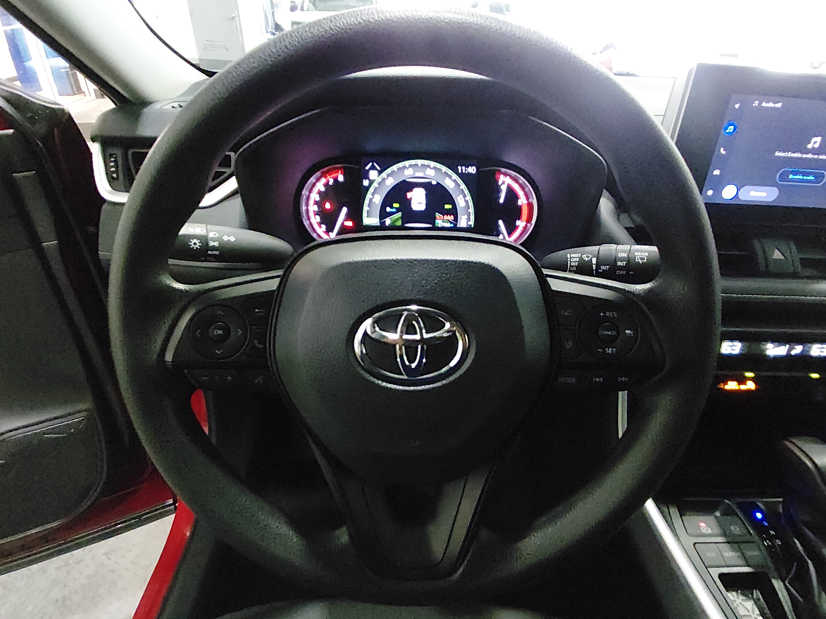 2025 Toyota RAV4 XLE - Photo 12
