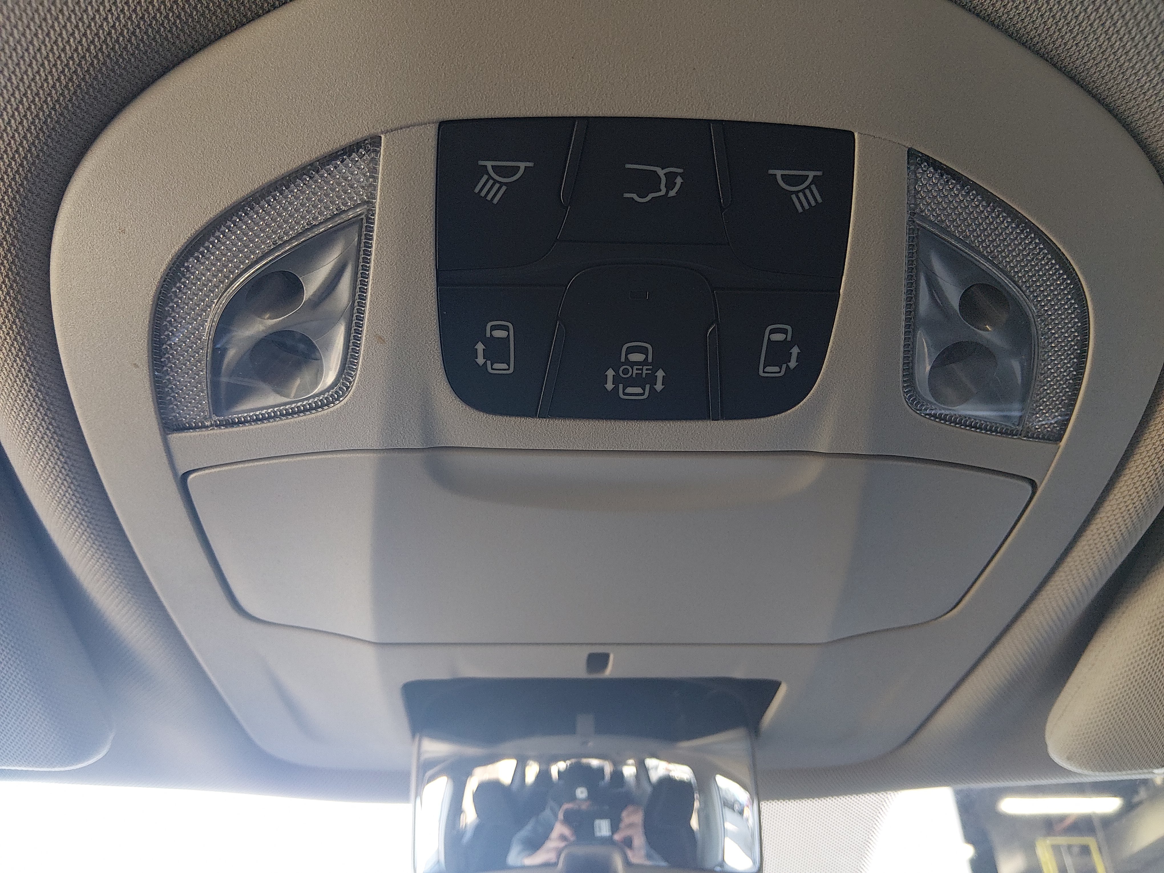 2023 Chrysler Voyager LX - Photo 19
