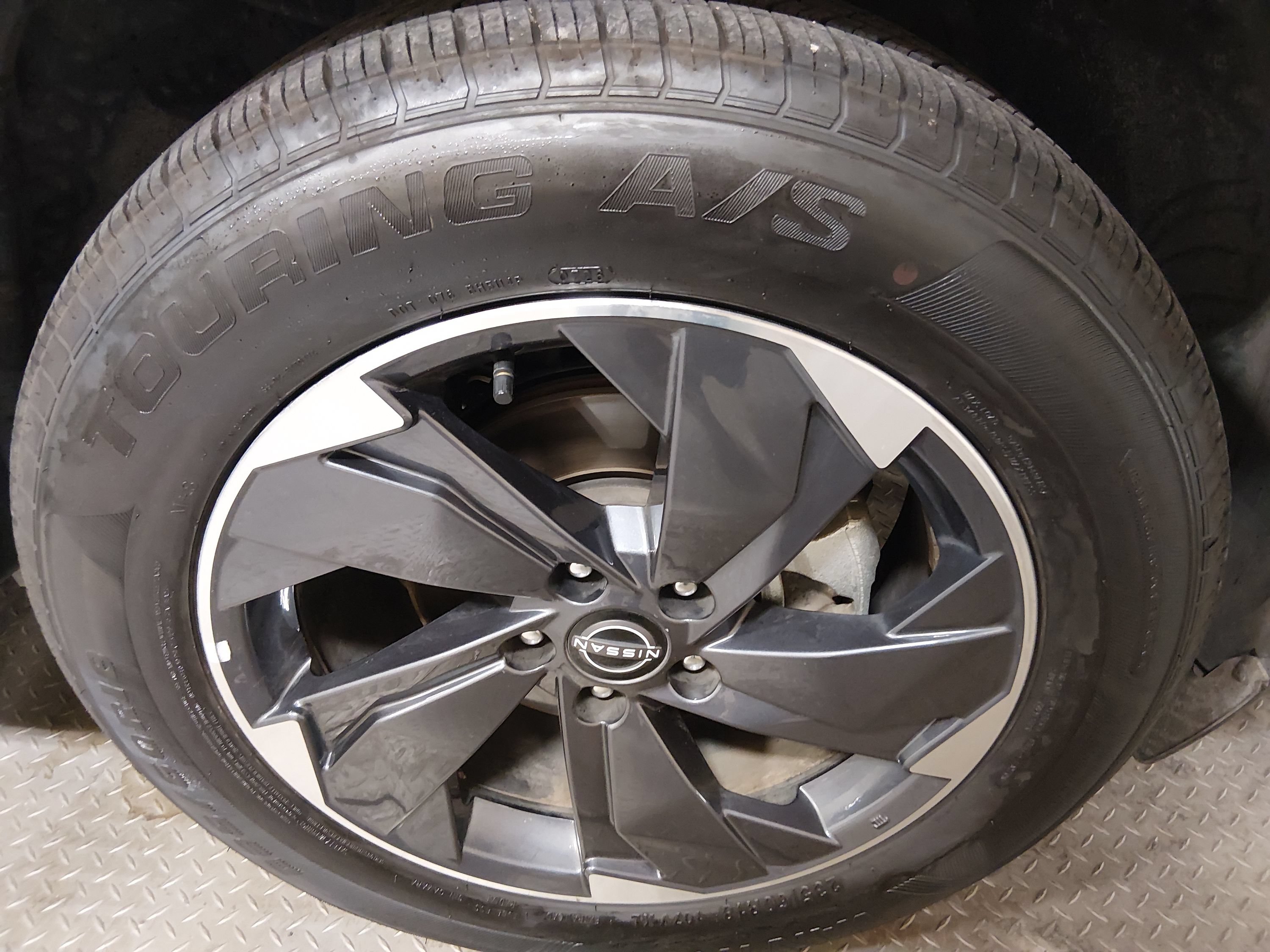2025 Nissan Rogue SV - Photo 10