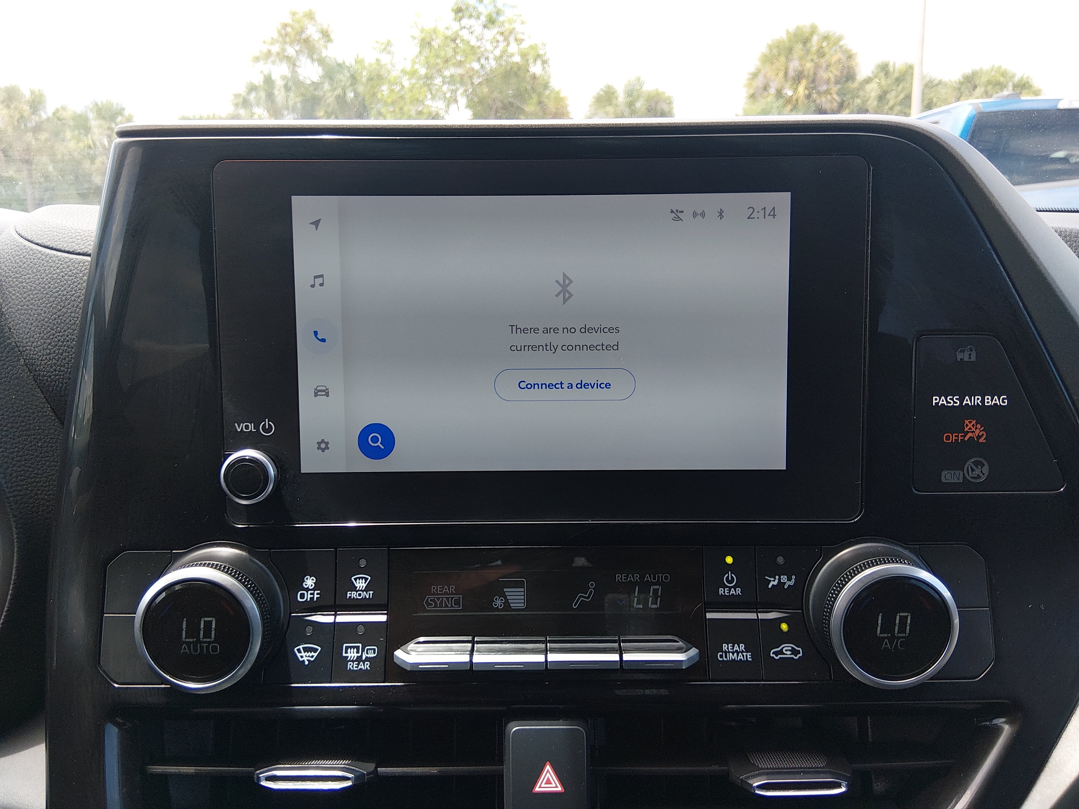 2025 Toyota Highlander LE - Photo 19