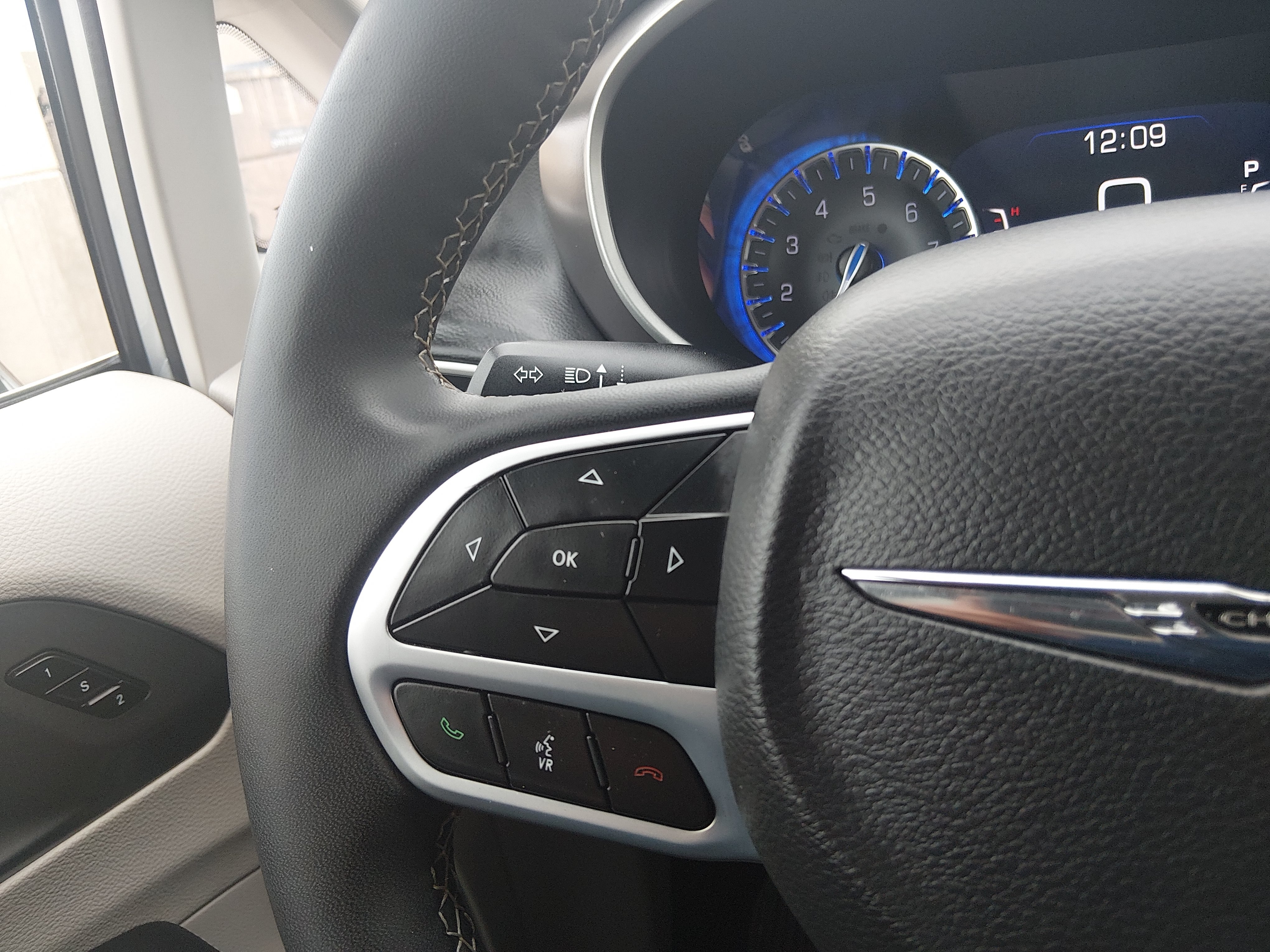 2024 Chrysler Pacifica Touring L - Photo 13