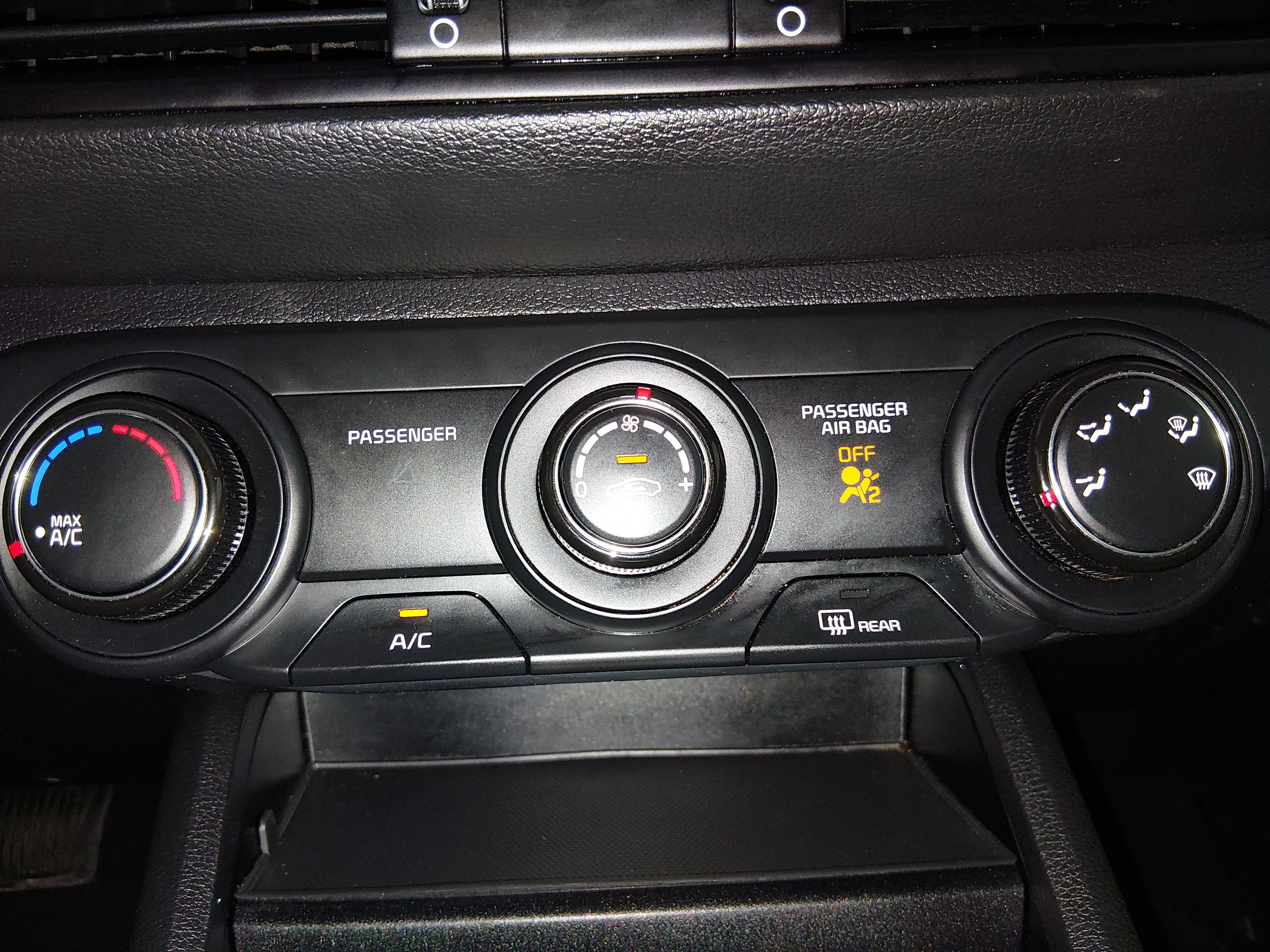 2024 Kia Forte LXS - Photo 17