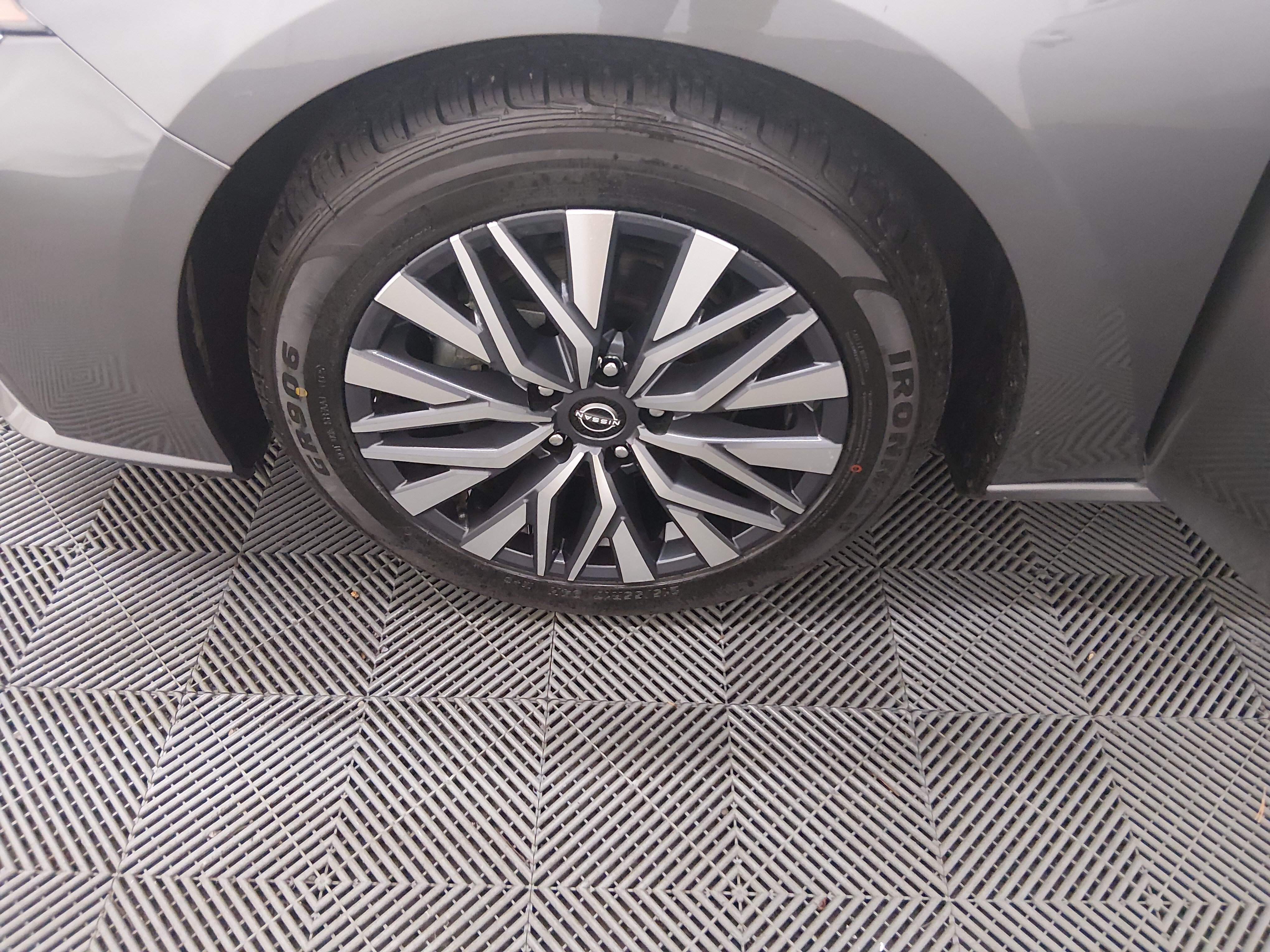 2025 Nissan Altima SV - Photo 10