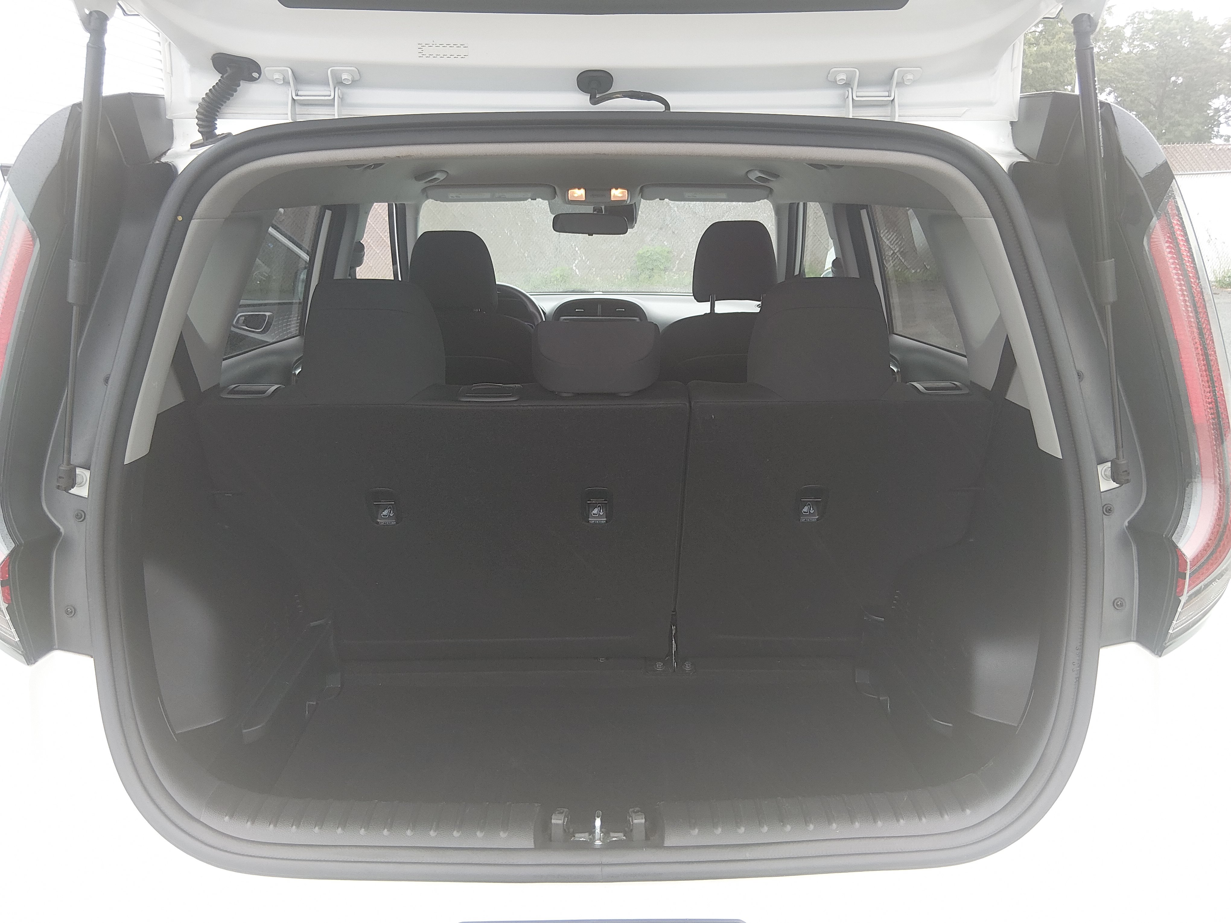 2024 Kia Soul LX - Photo 11