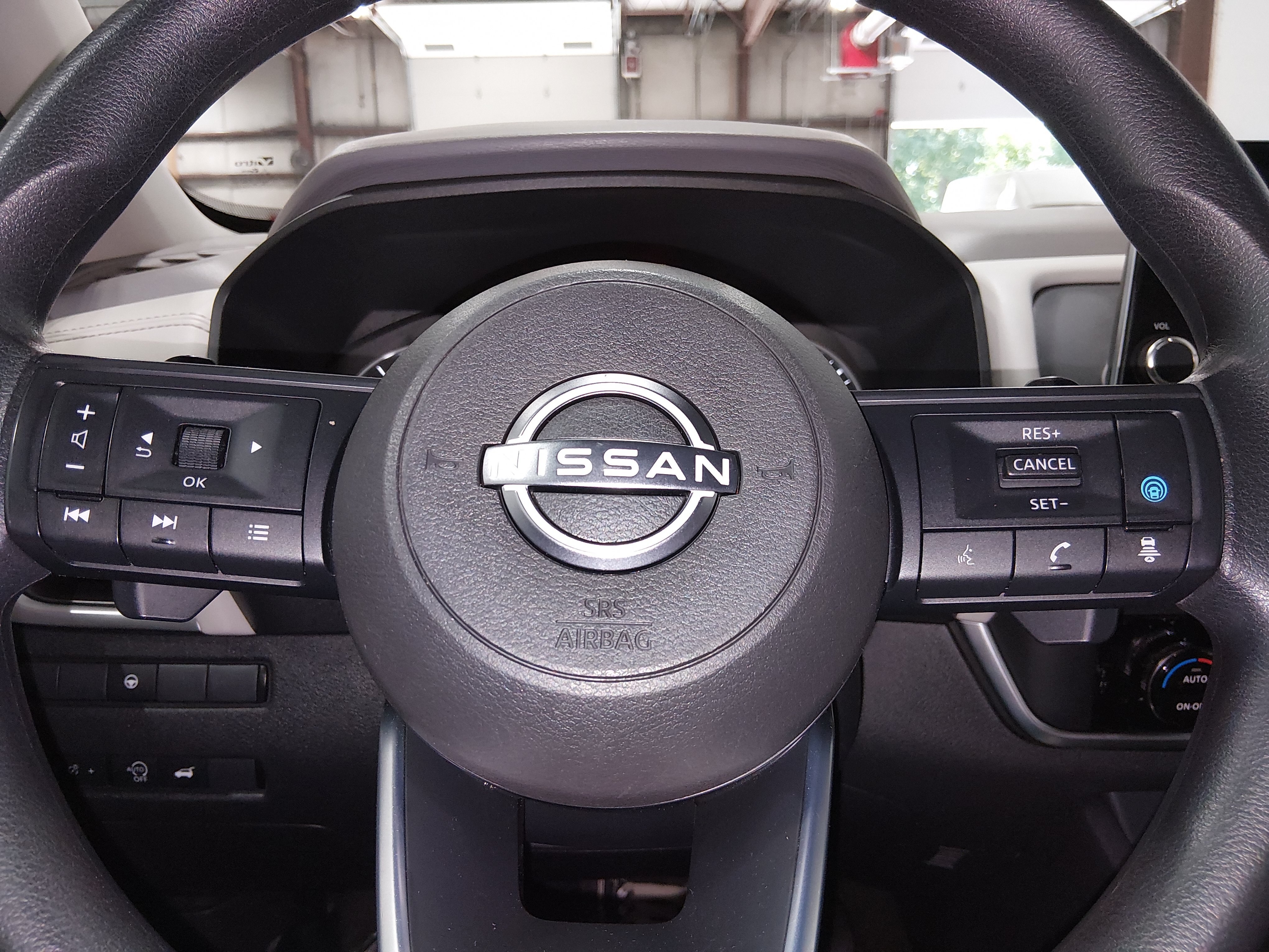 2024 Nissan Rogue SV - Photo 12