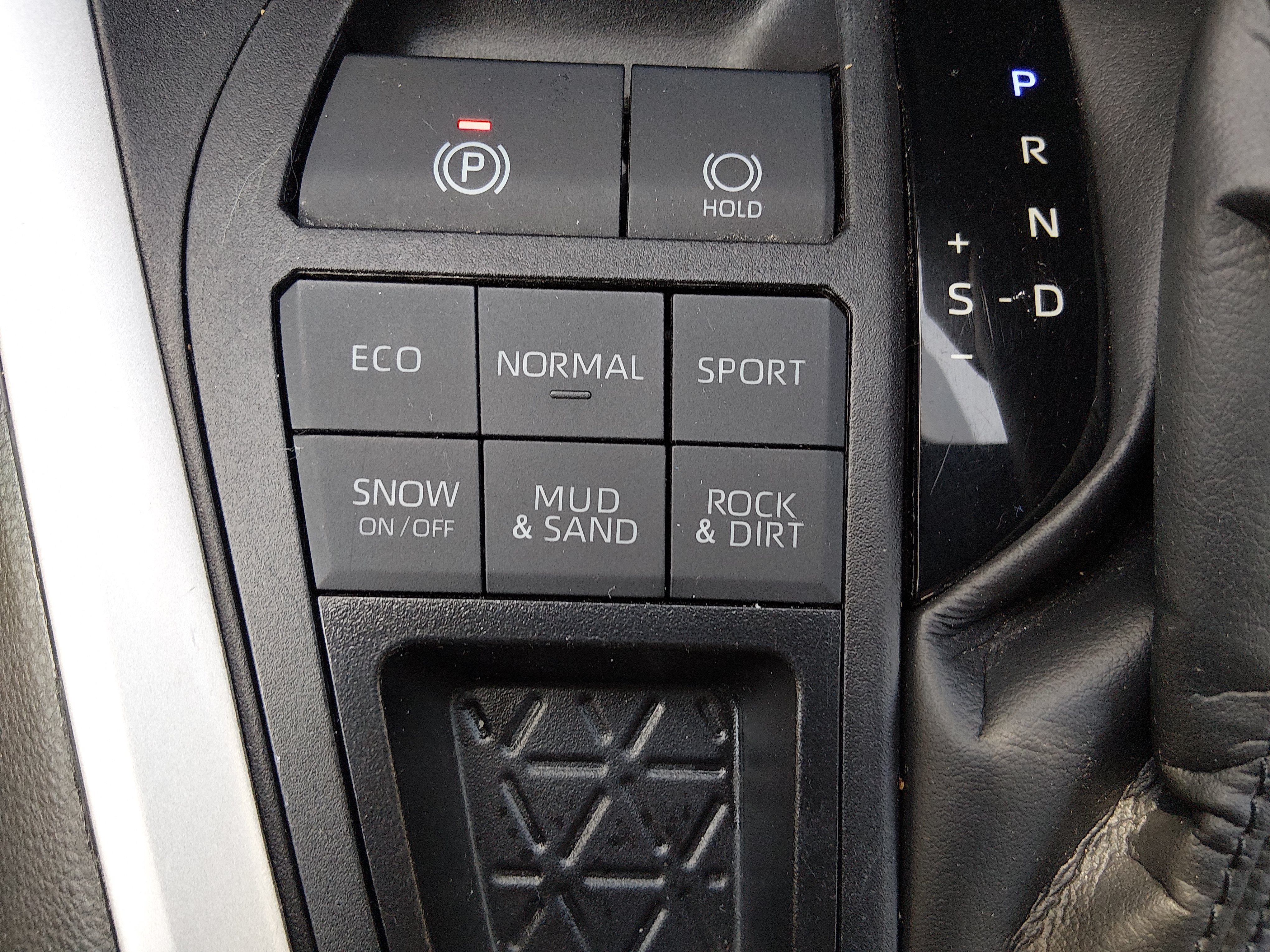 2024 Toyota RAV4 XLE - Photo 17