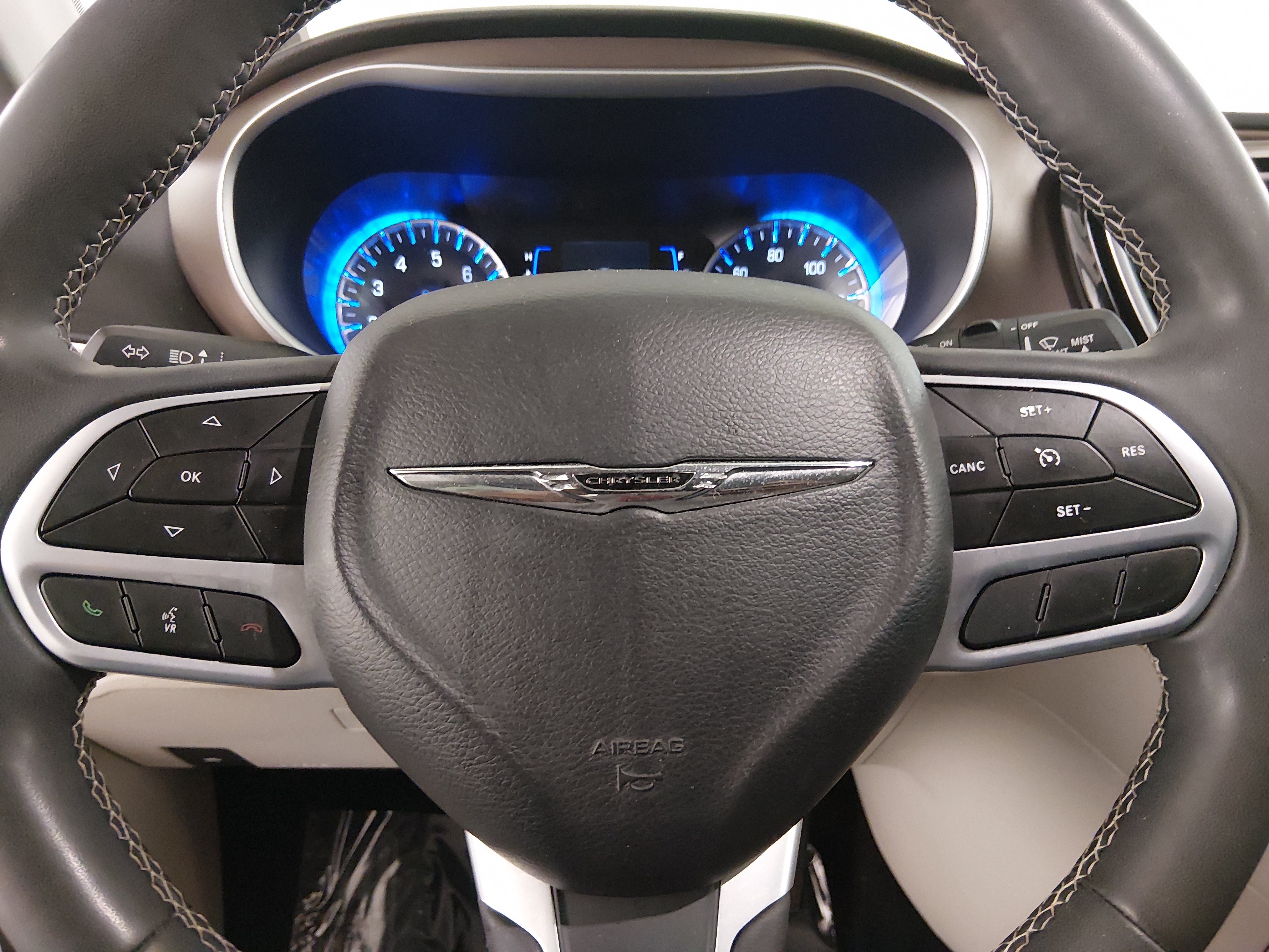 2022 Chrysler Voyager LX - Photo 12