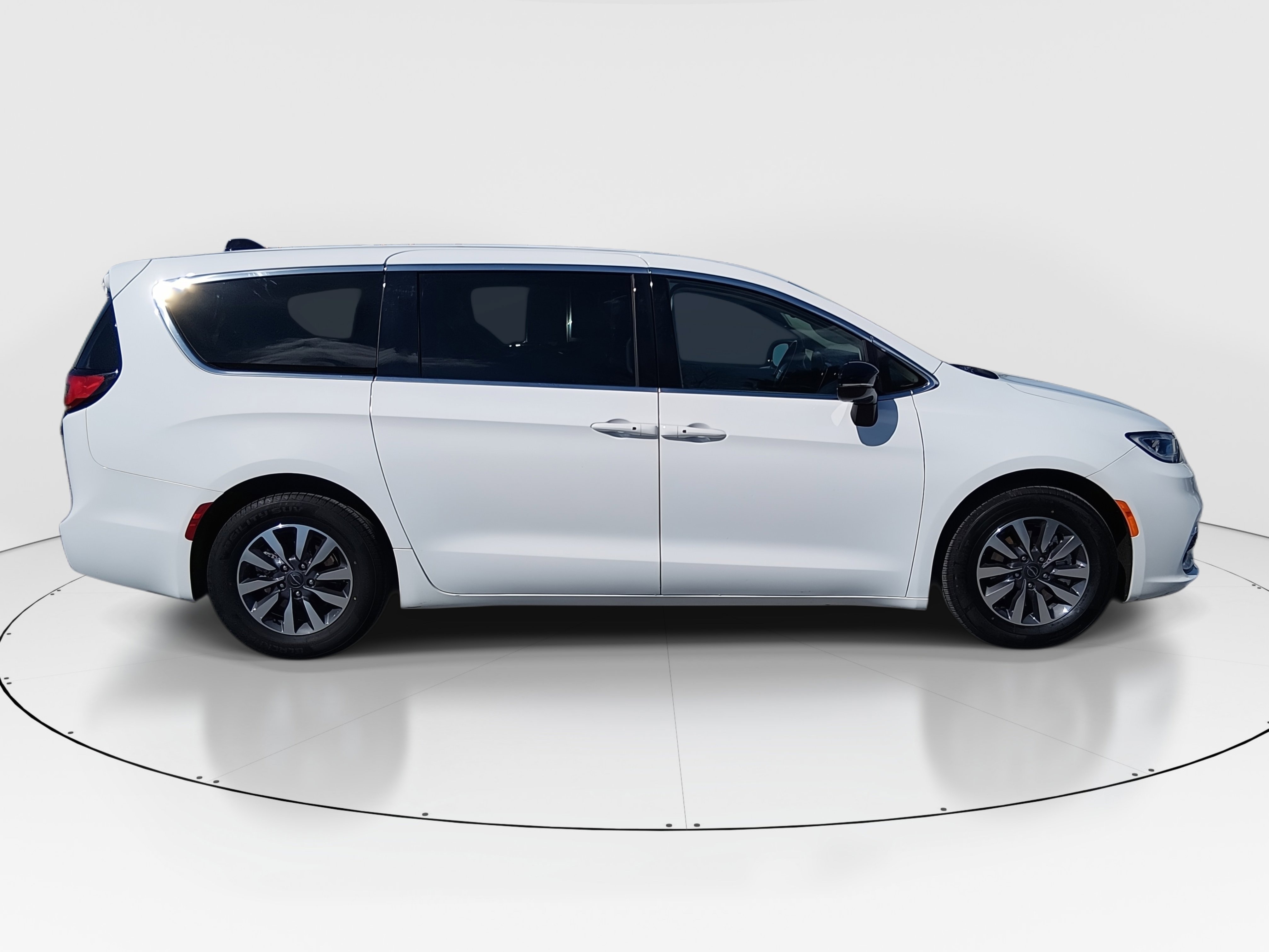 2024 Chrysler Pacifica PHEV Select - Photo 8