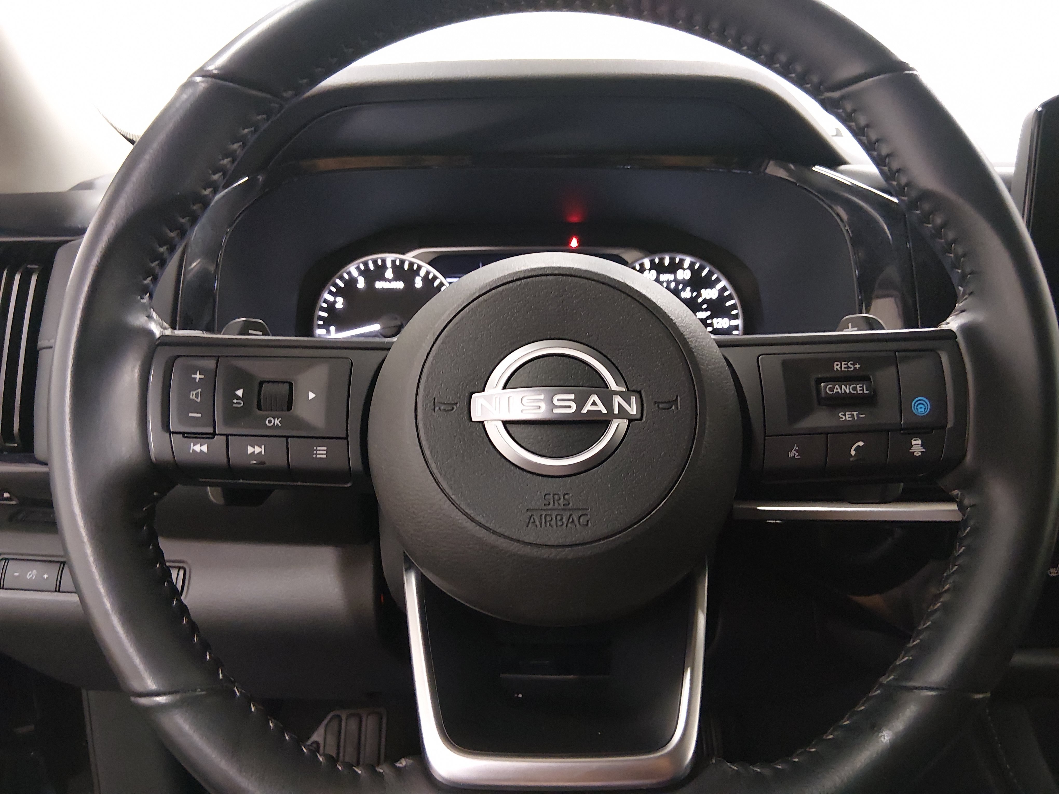 2025 Nissan Pathfinder SV - Photo 12