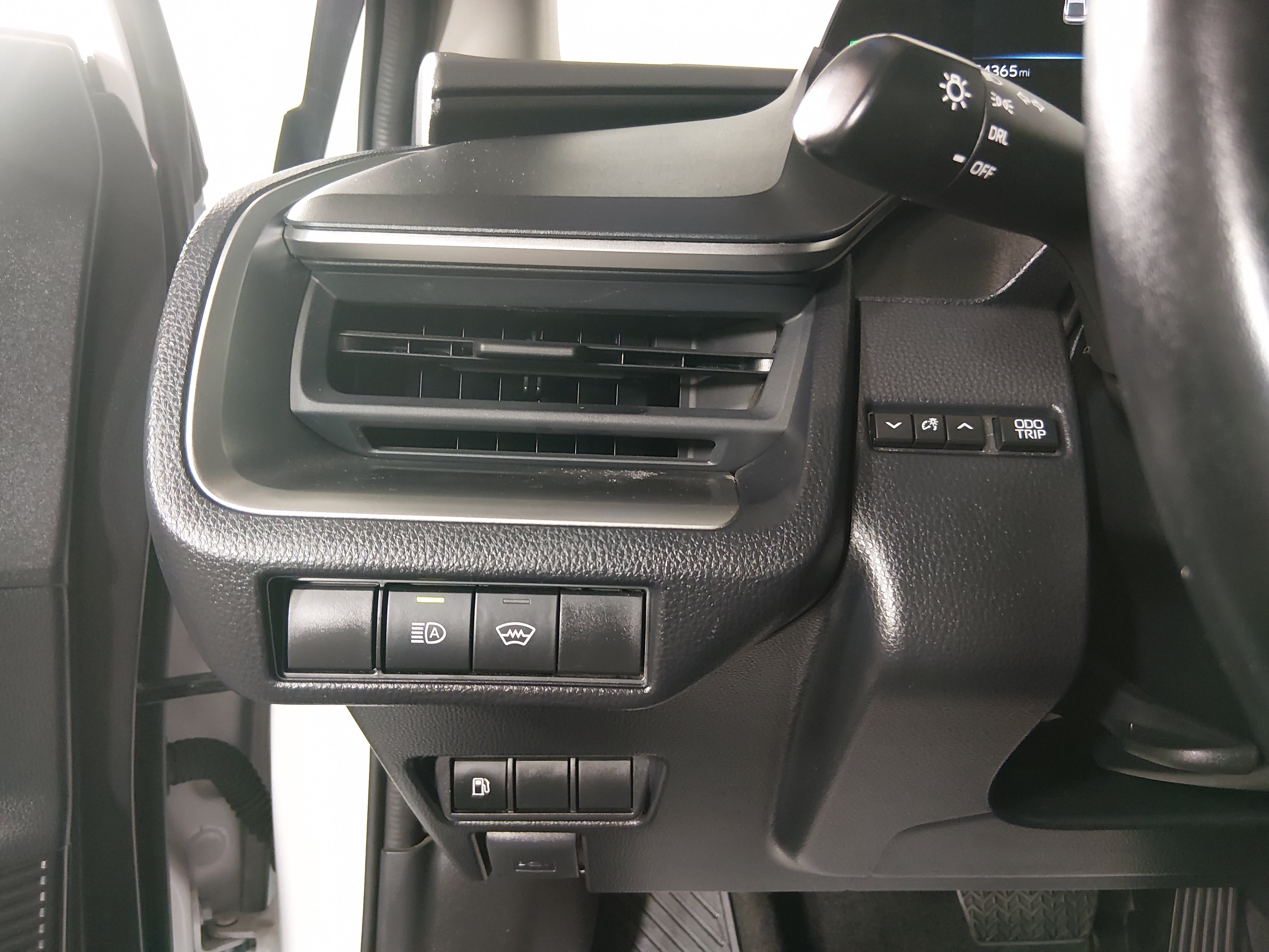 2024 Toyota Prius LE - Photo 13