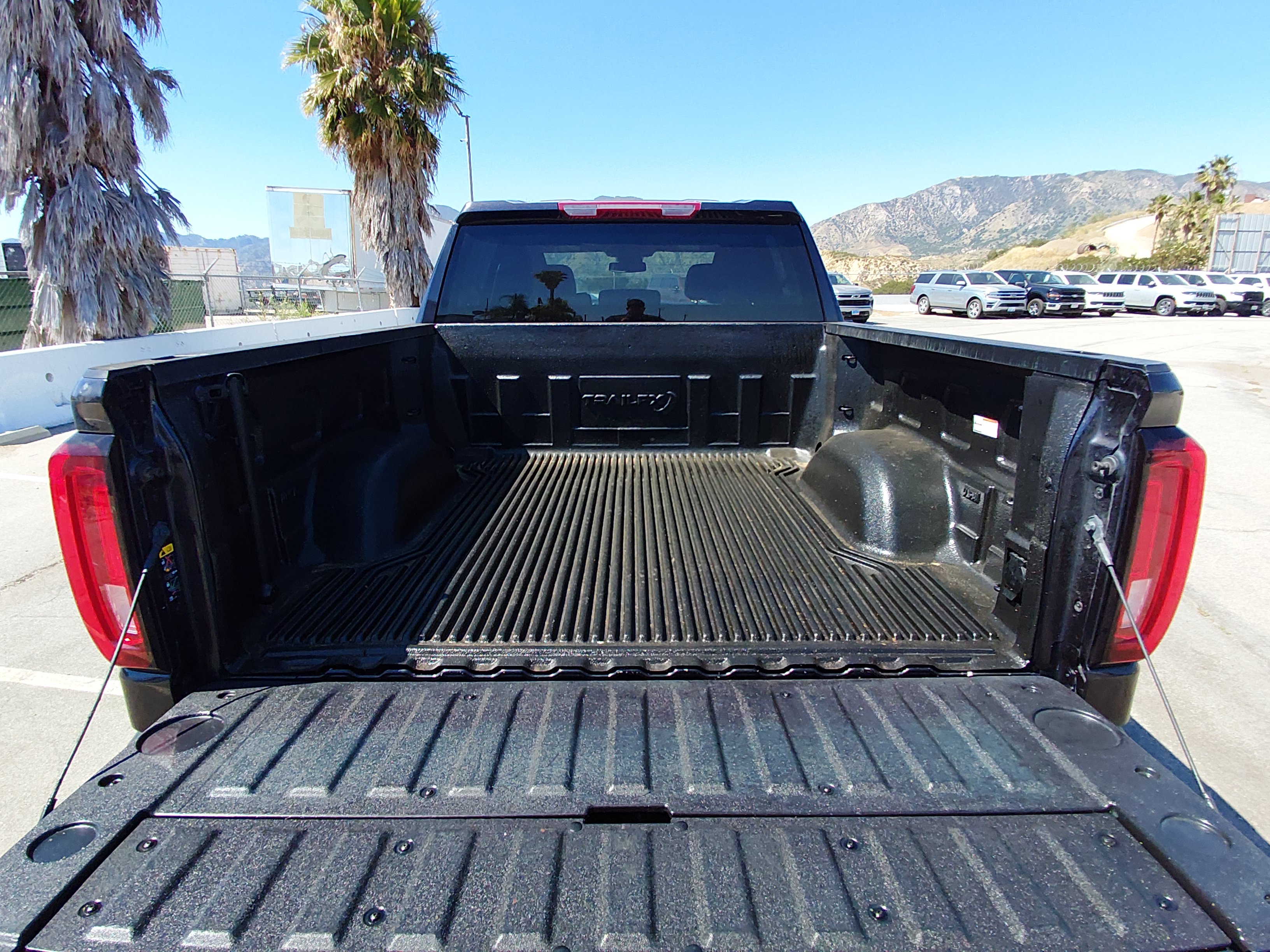 2025 GMC Sierra 1500 SLT - Photo 11