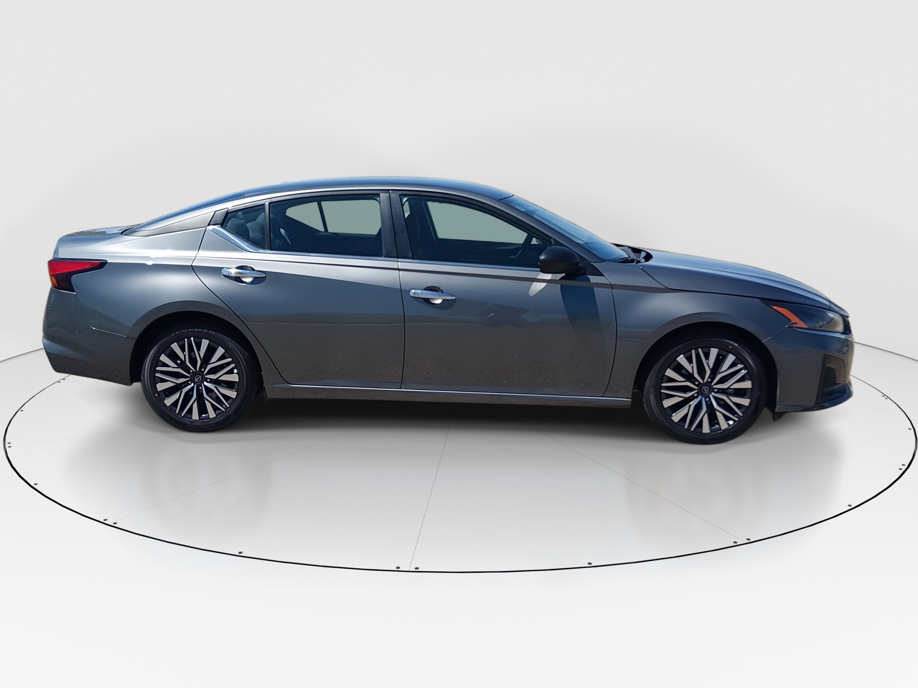 2025 Nissan Altima SV - Photo 8