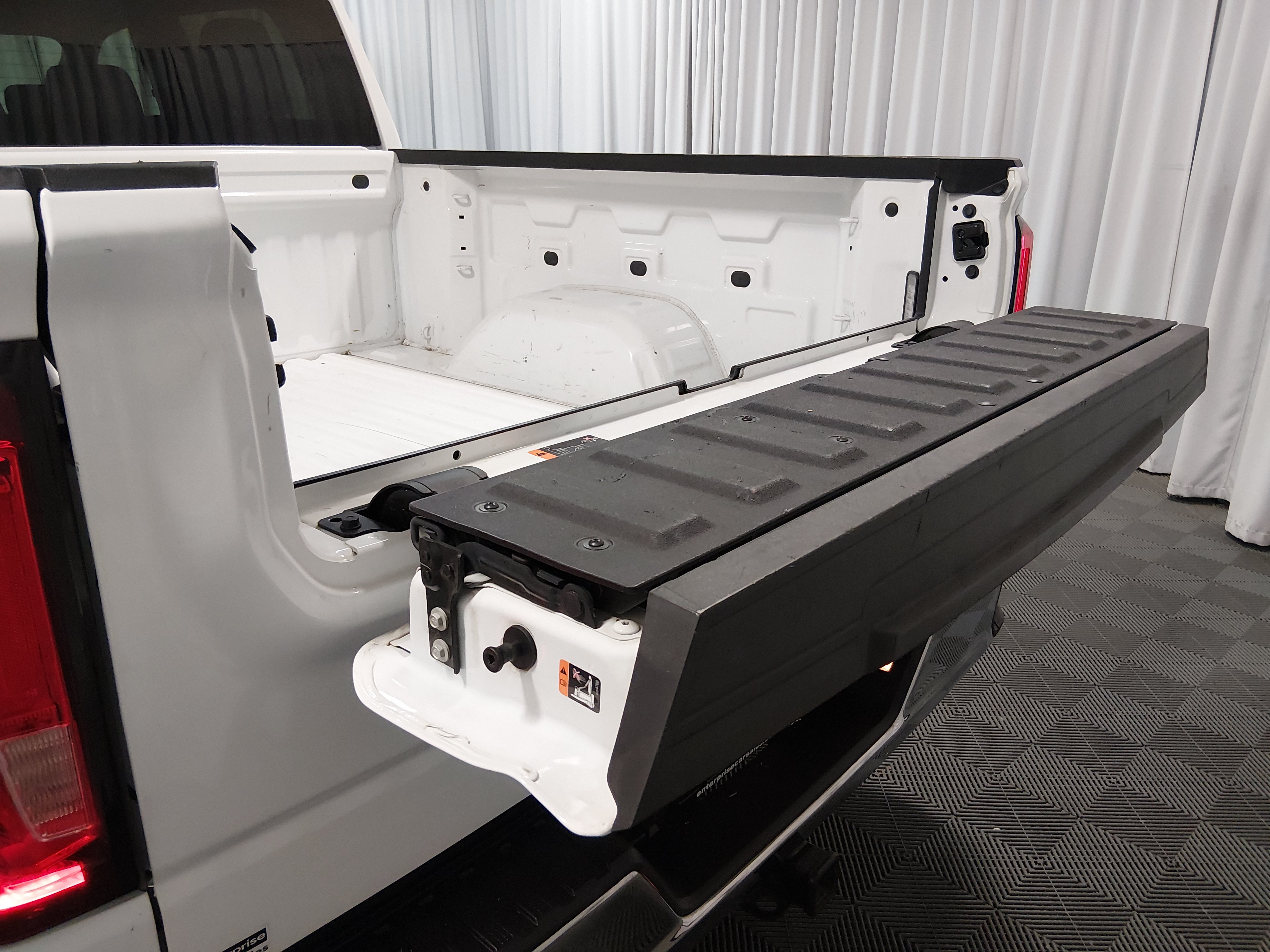 2024 GMC Sierra 1500 SLT - Photo 27