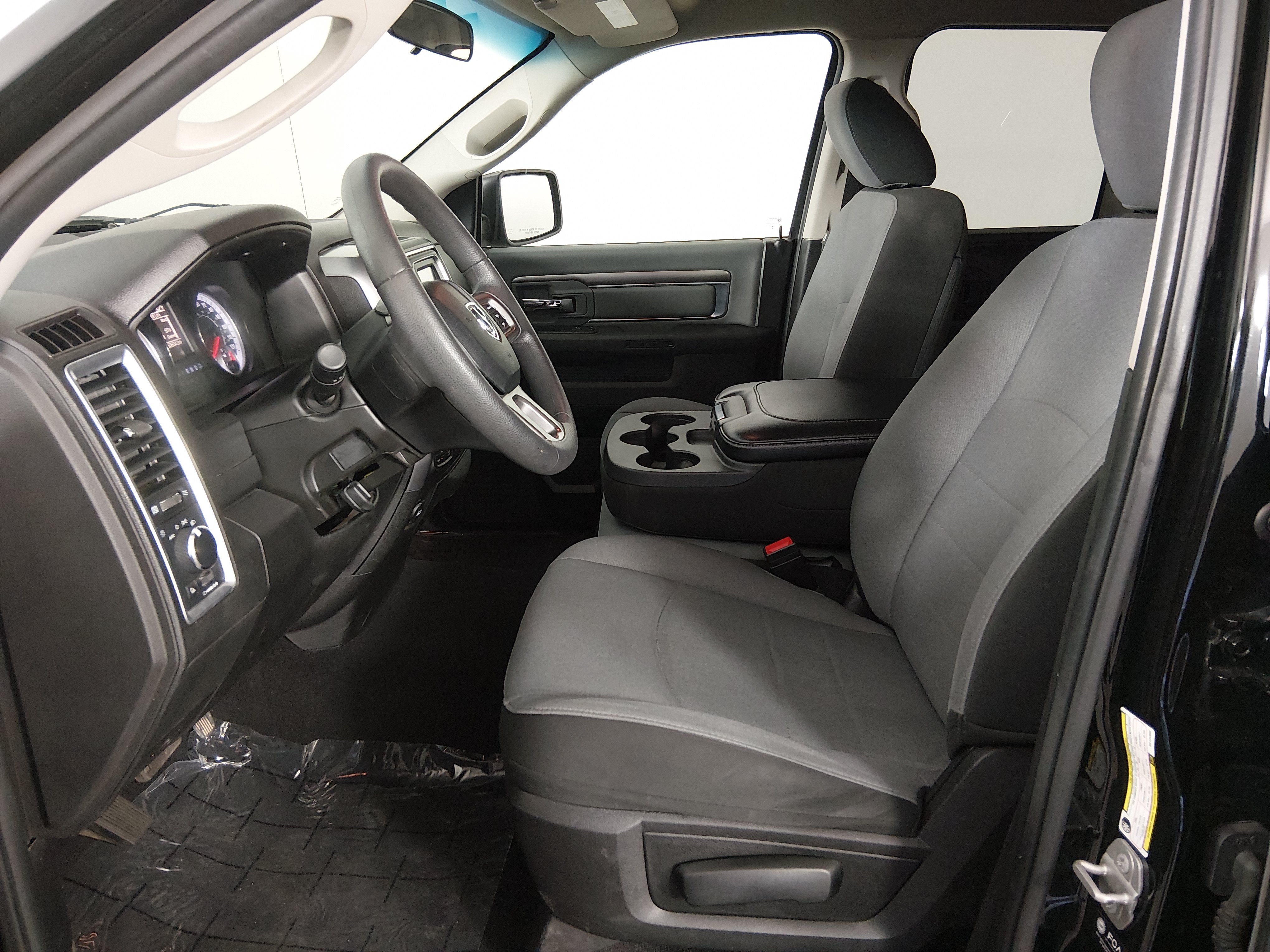 2024 RAM Ram 1500 Classic SLT - Photo 19