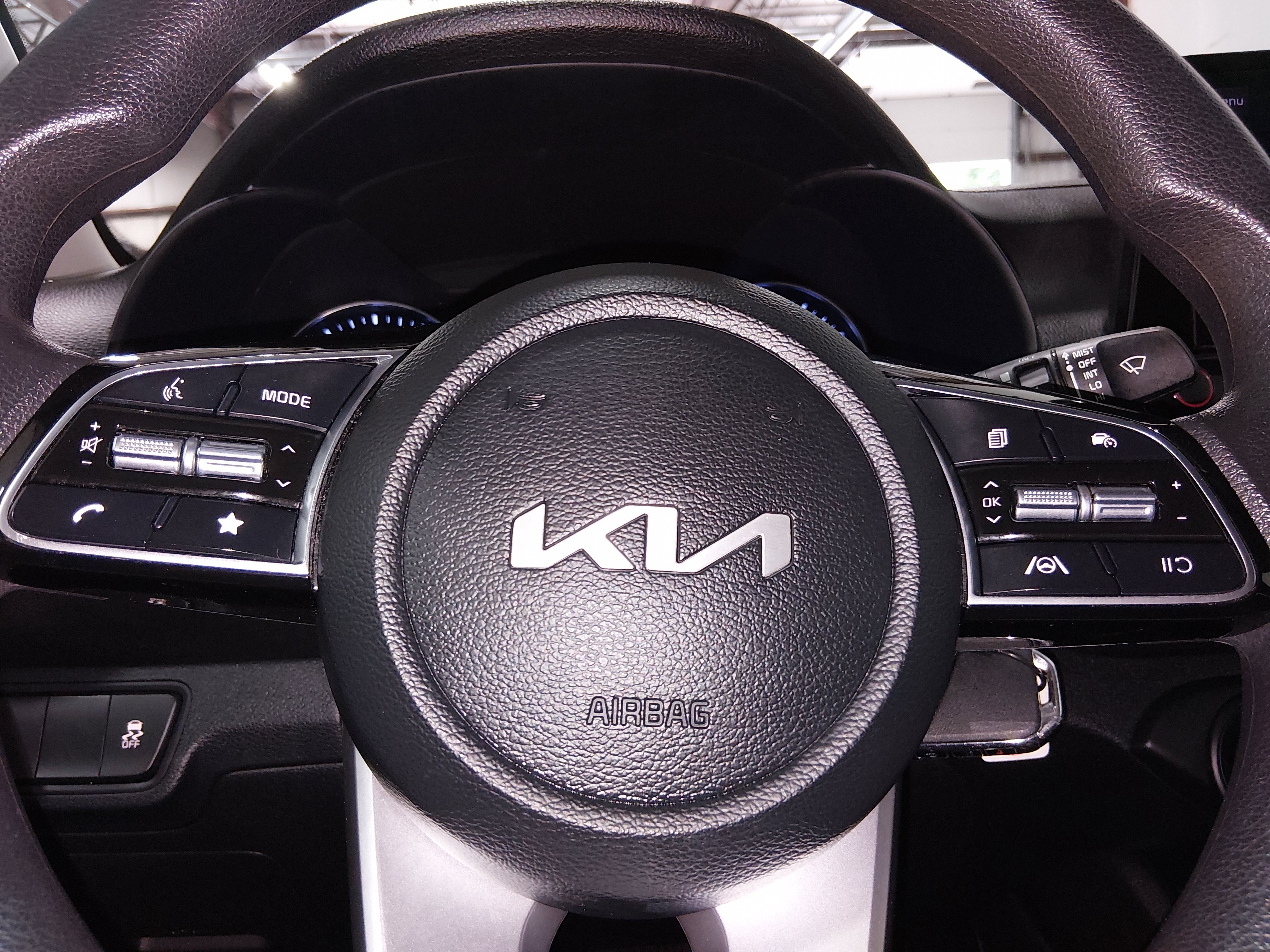 2024 Kia Forte LXS - Photo 12