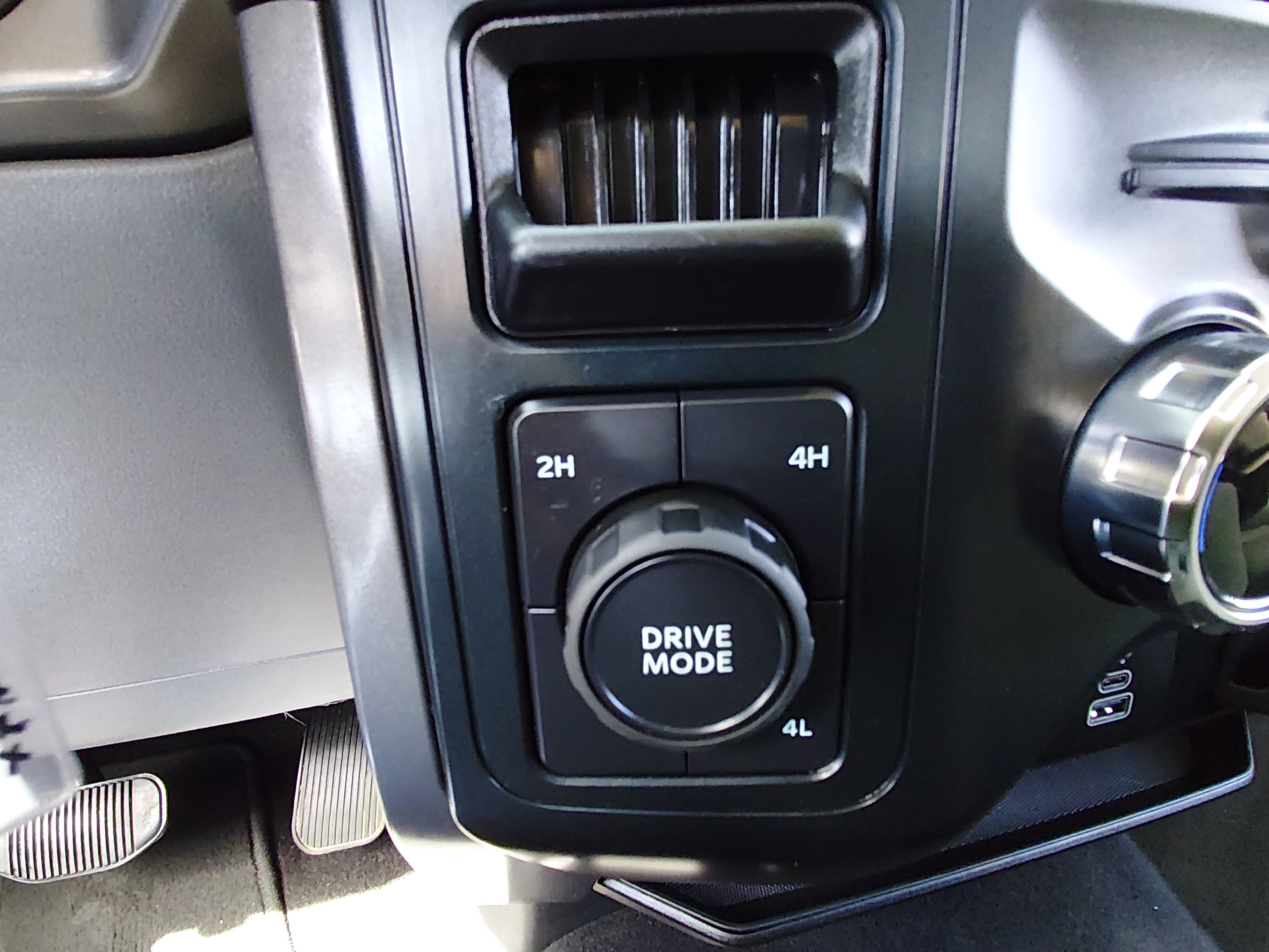 2025 Ford F-150 XLT - Photo 20