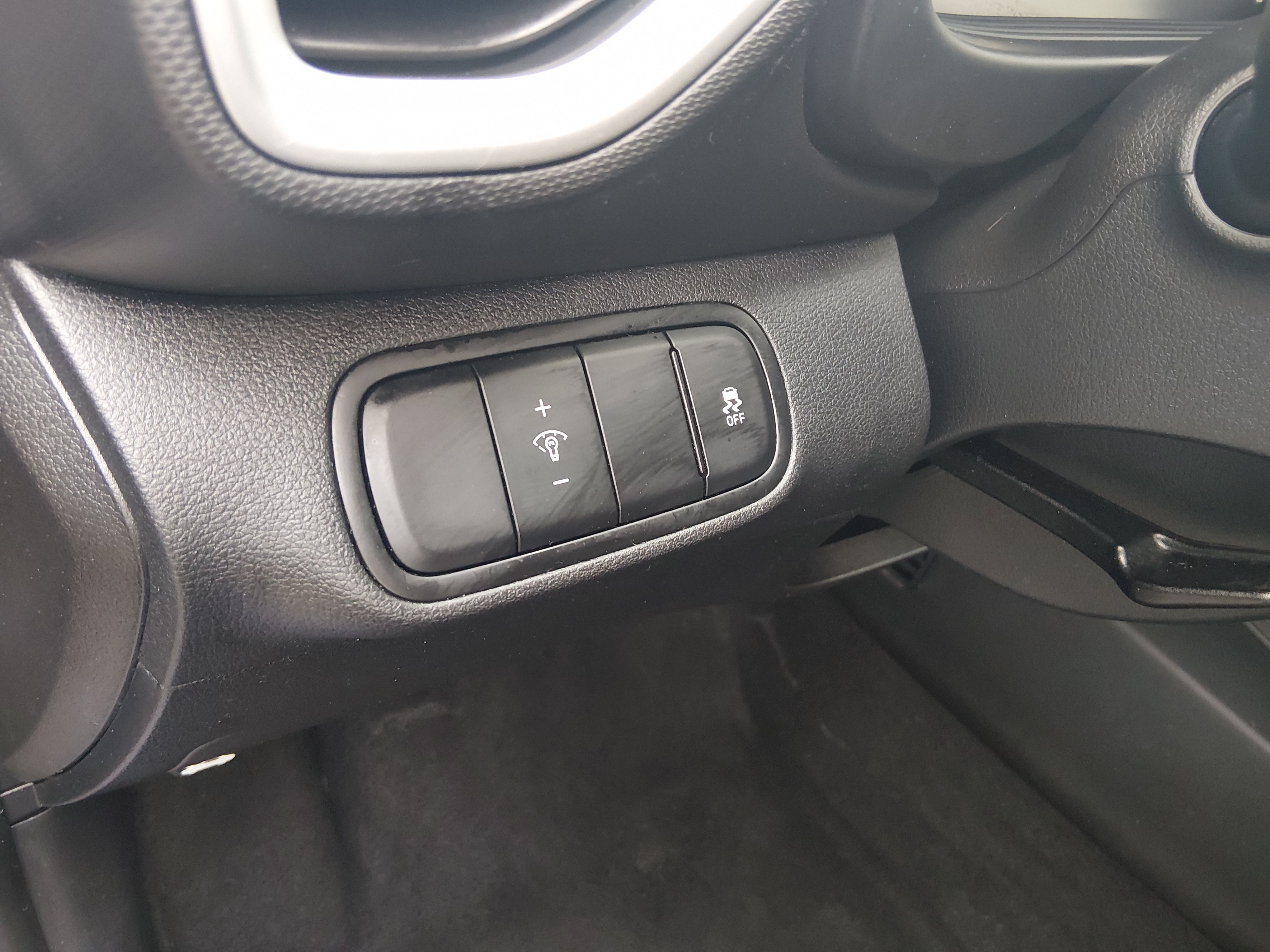 2025 Hyundai Venue SEL - Photo 18