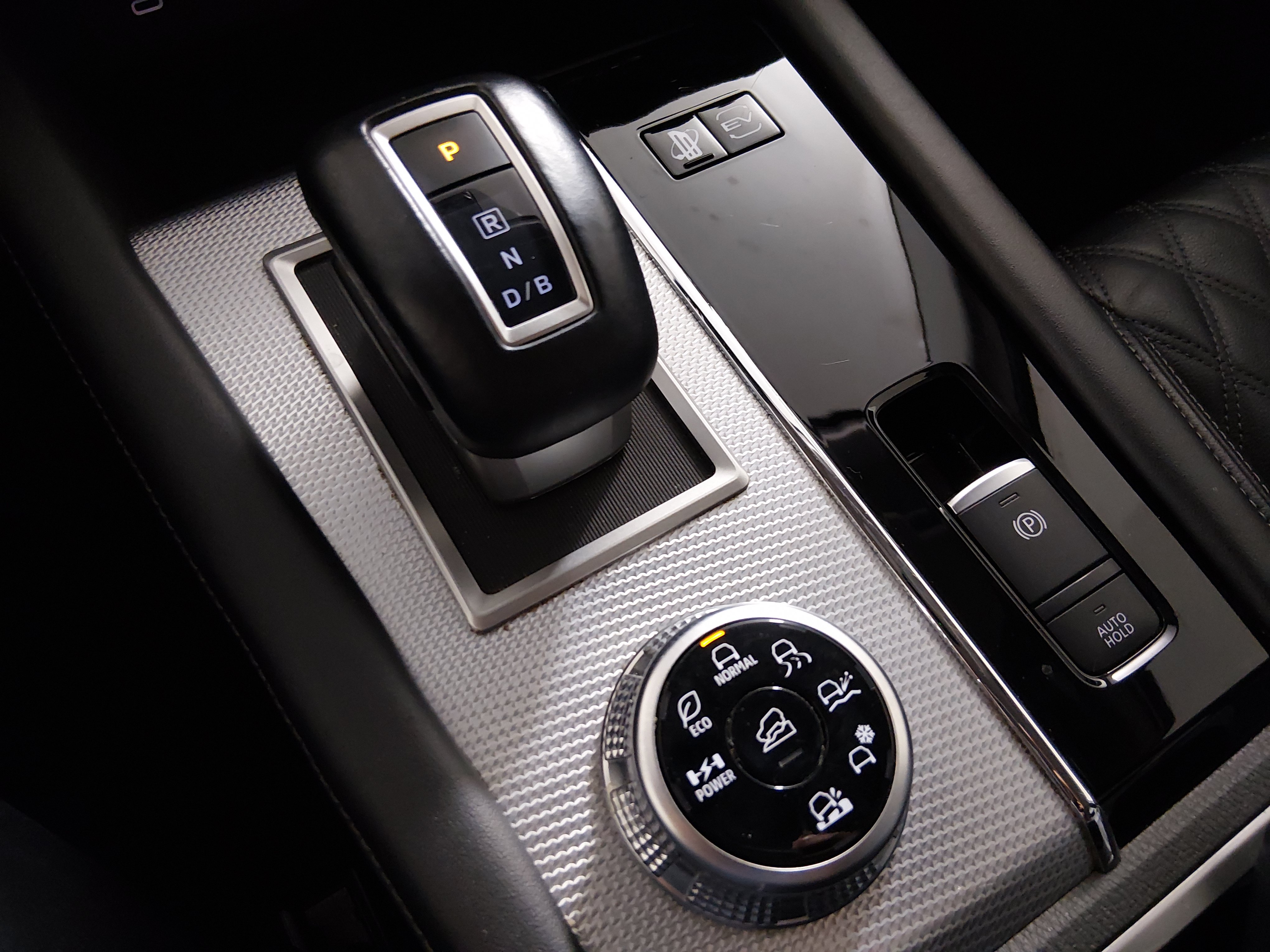2024 Mitsubishi Outlander Plug-in Hybrid SEL - Photo 16