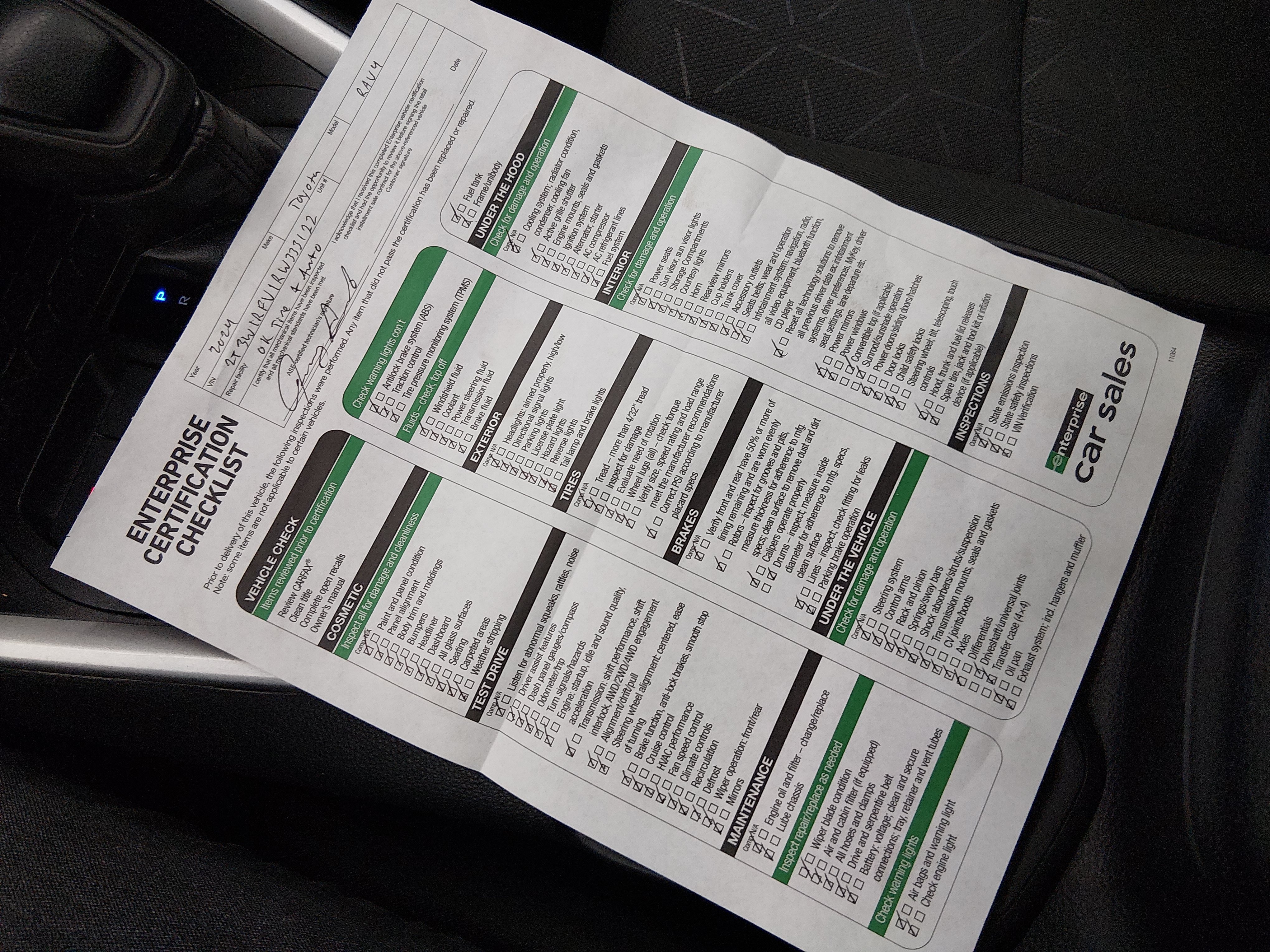 2024 Toyota RAV4 XLE - Photo 19
