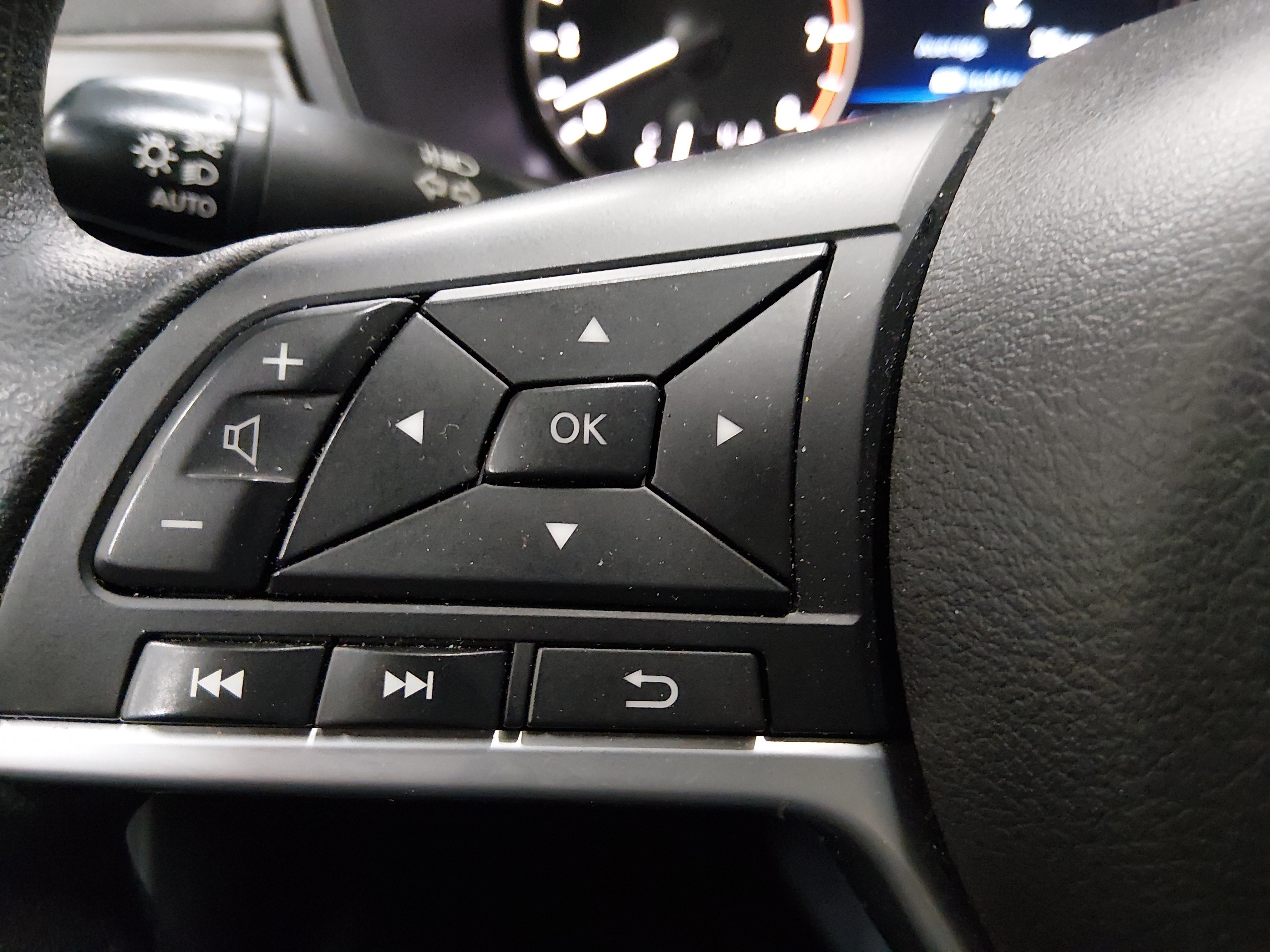 2025 Nissan Altima SV - Photo 17