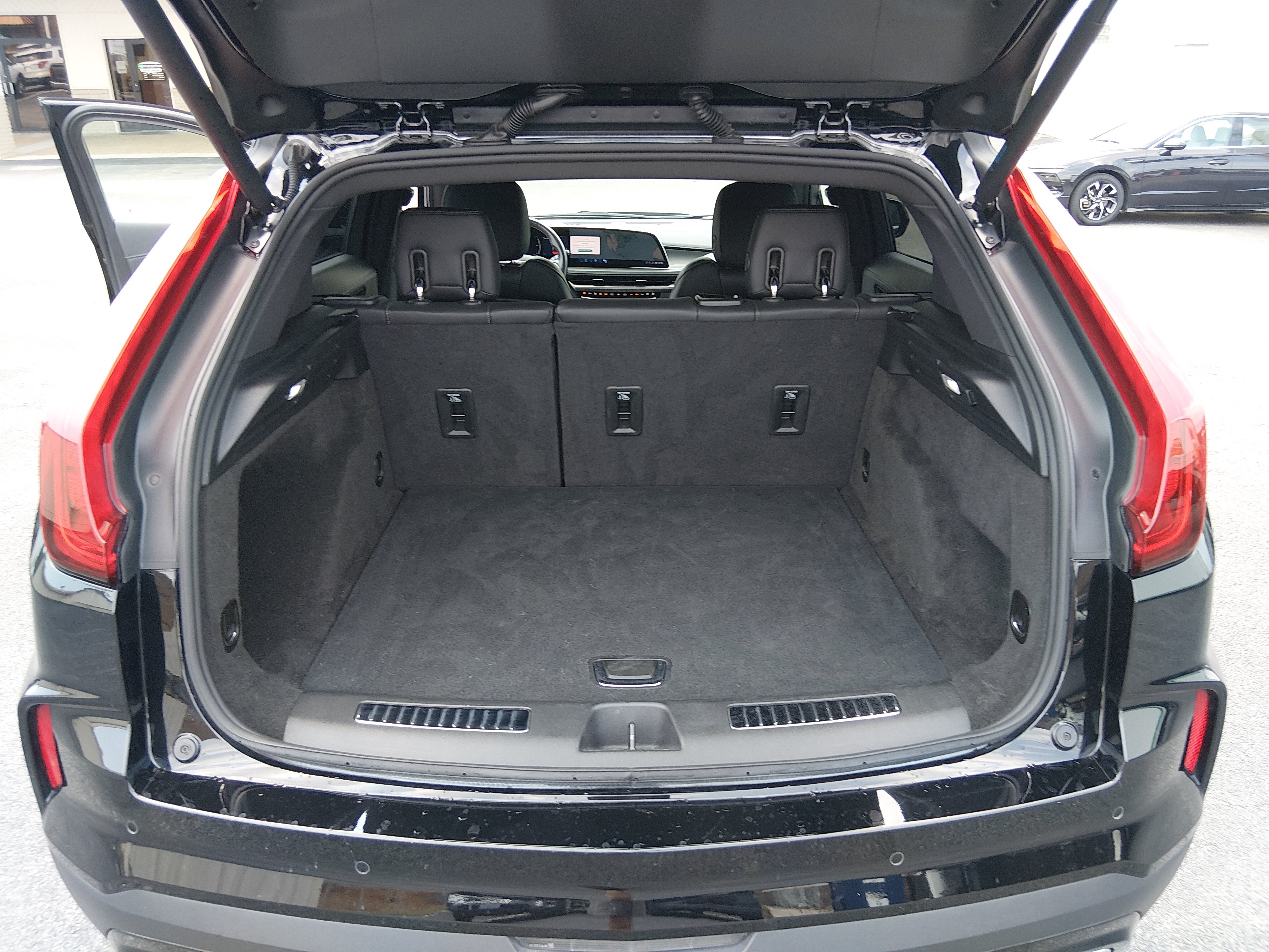 2025 Cadillac XT4 Premium Luxury - Photo 11