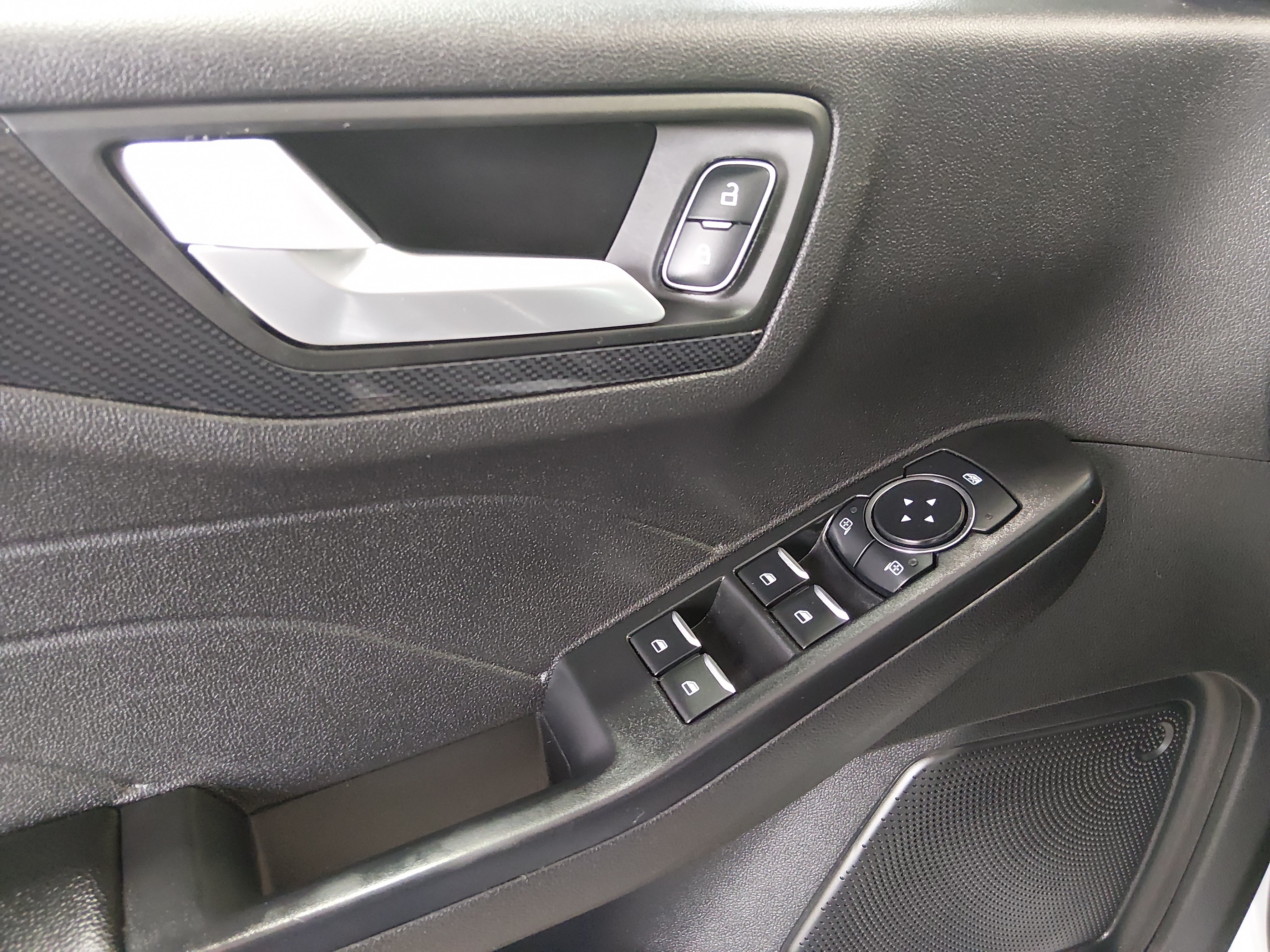 2025 Ford Escape ST-Line Select - Photo 24