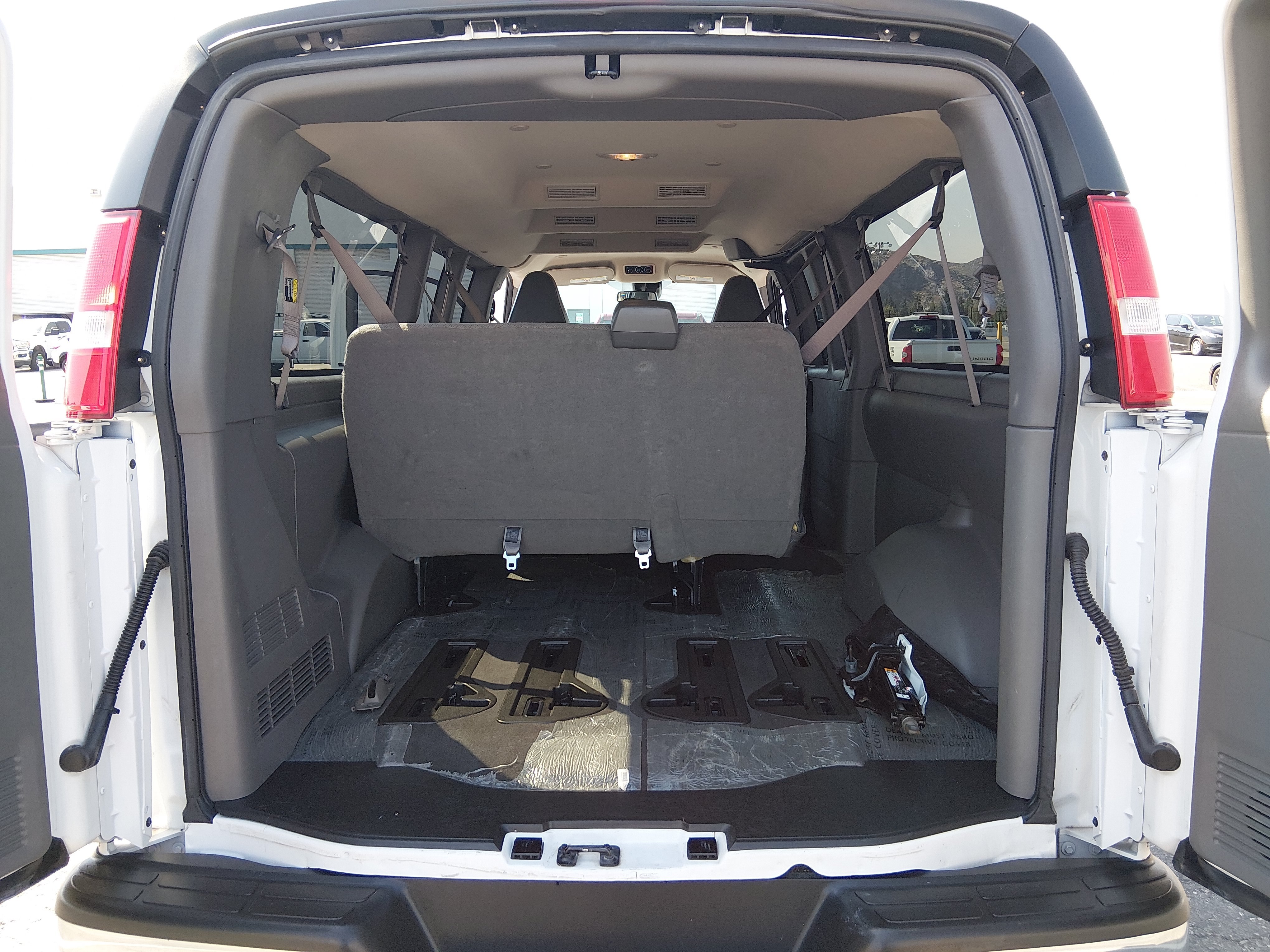 2023 Chevrolet Express Passenger LT - Photo 11