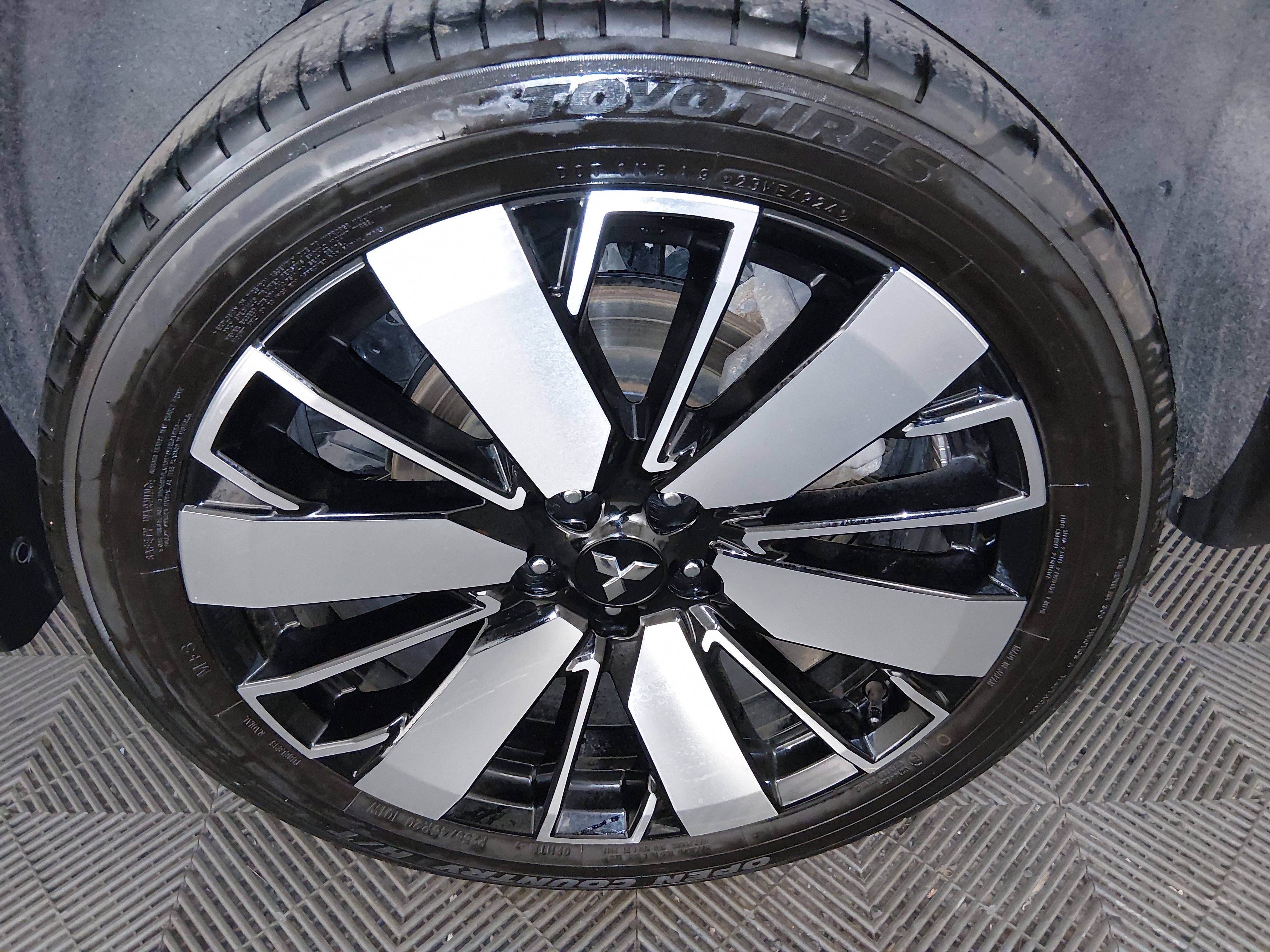 2025 Mitsubishi Outlander SEL - Photo 10