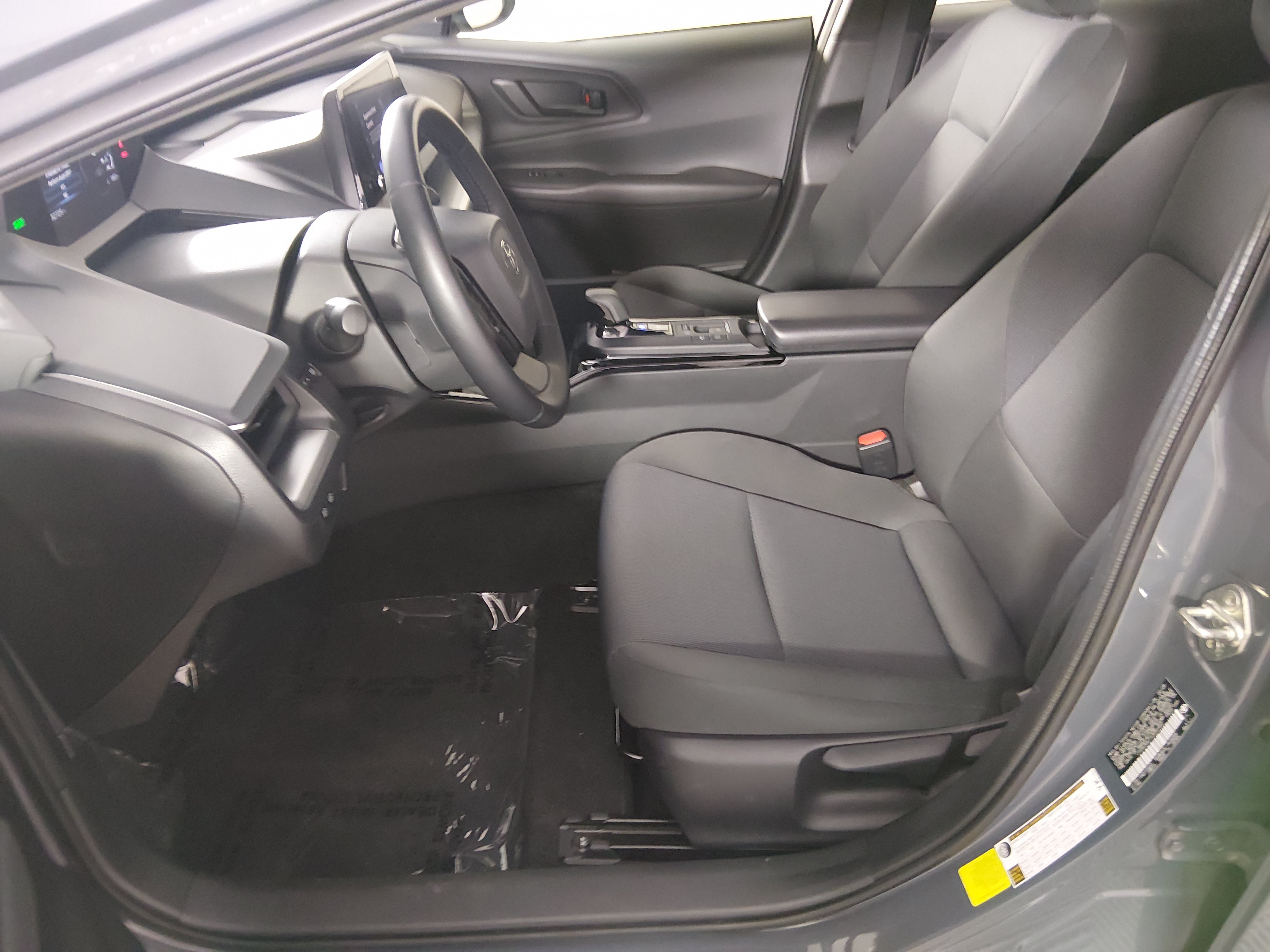 2025 Toyota Prius LE - Photo 19