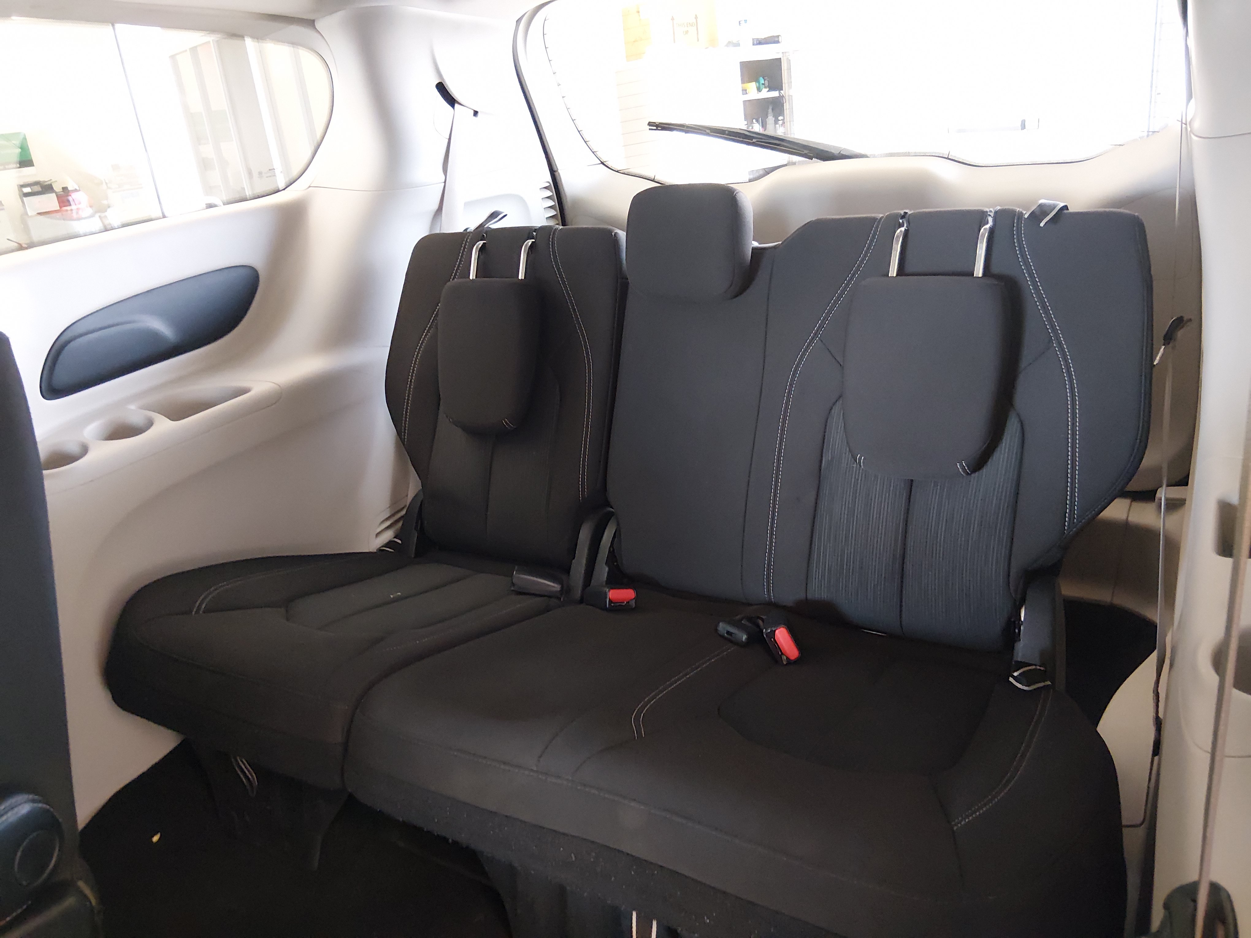 2023 Chrysler Voyager LX - Photo 17