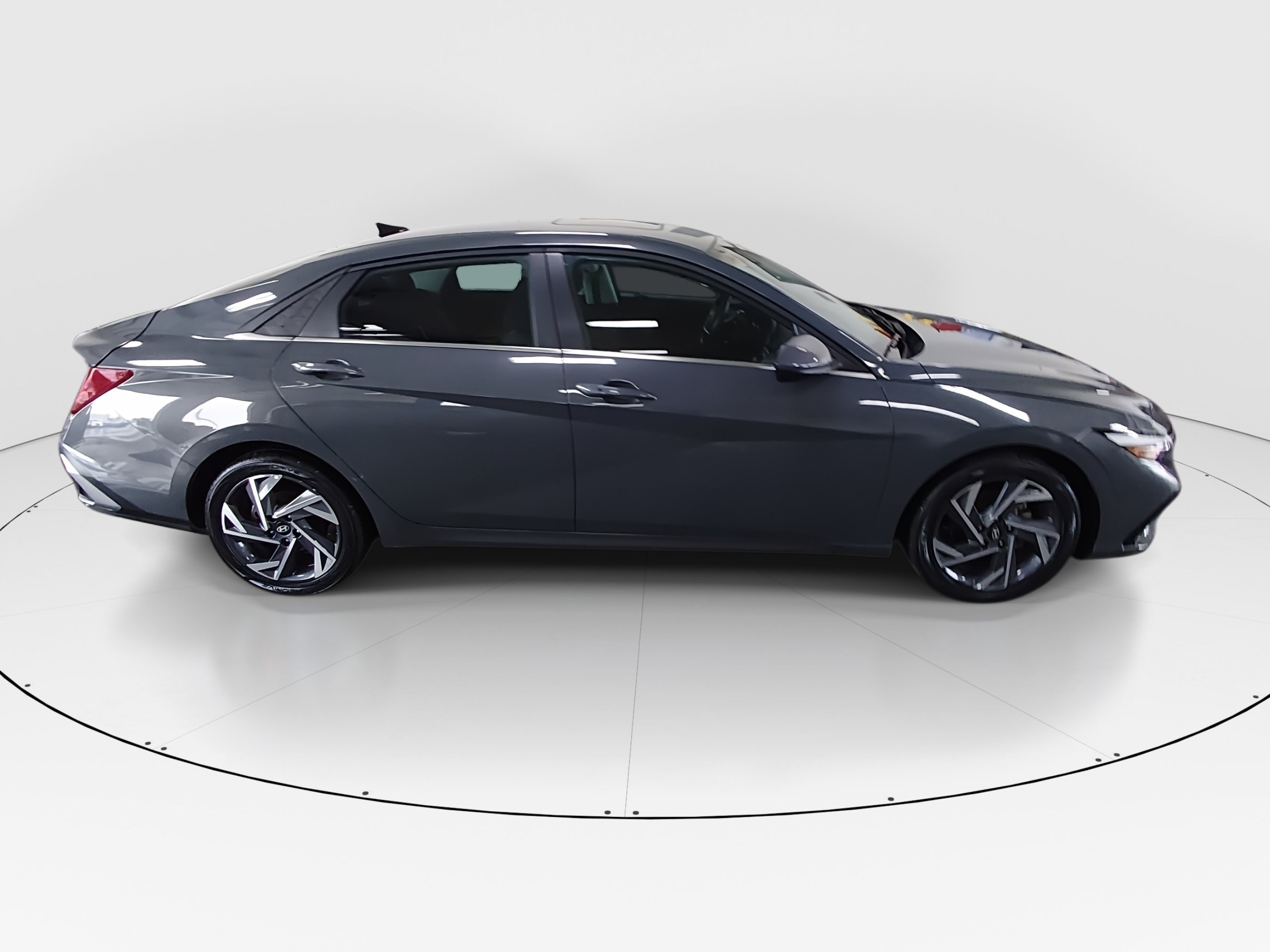 2025 Hyundai Elantra 8