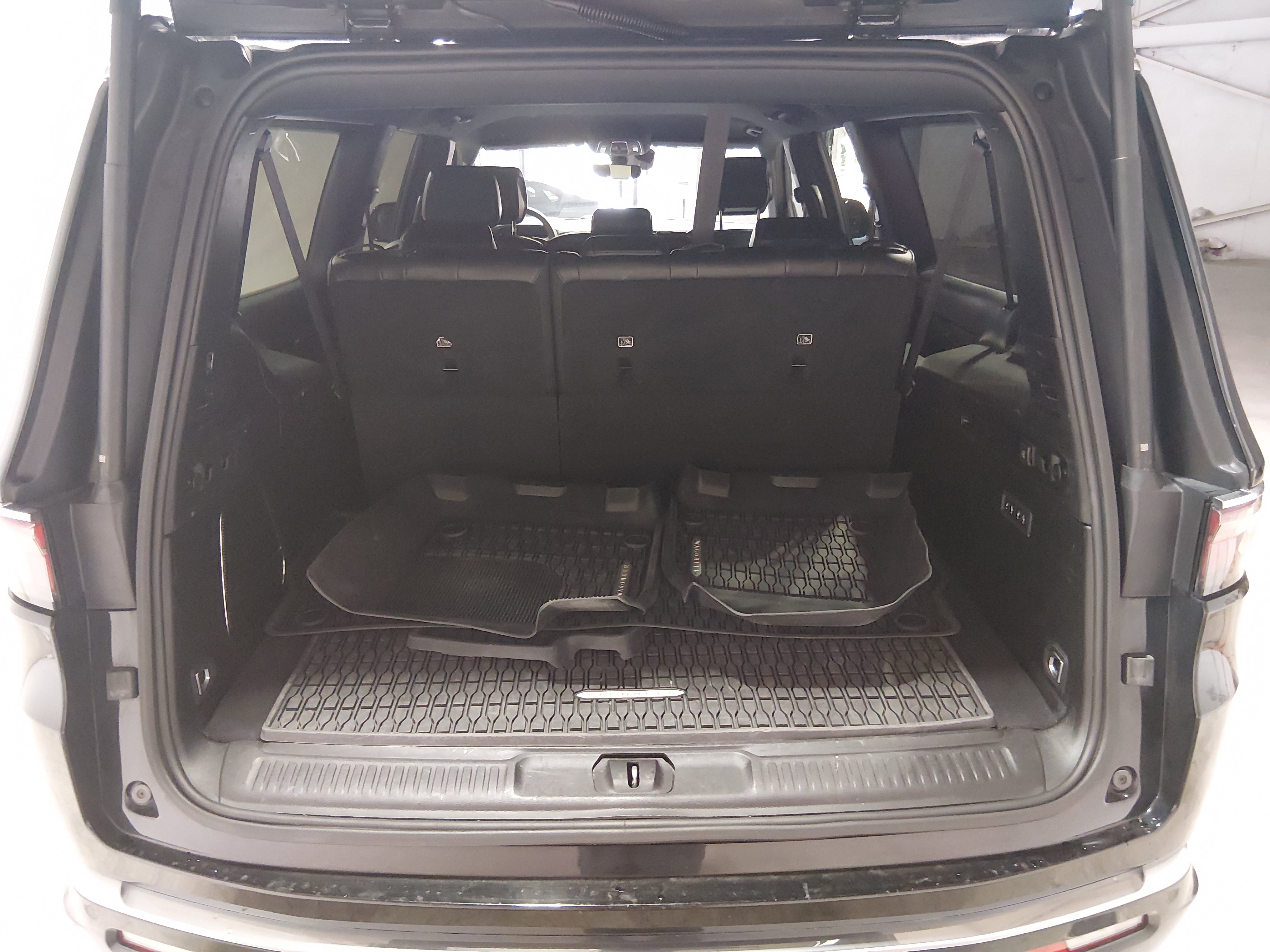 2024 Jeep Wagoneer L Series II - Photo 11