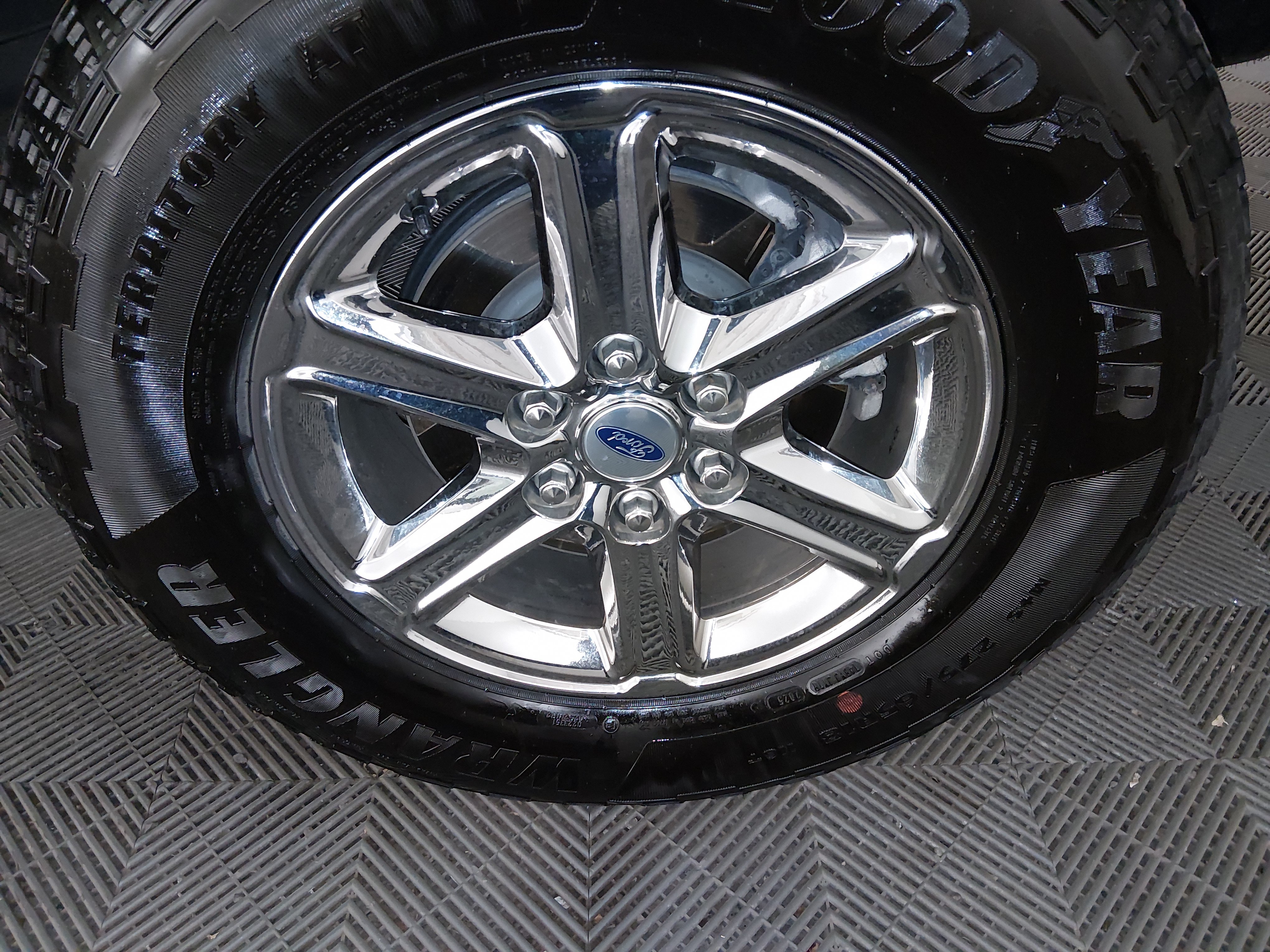 2025 Ford F-150 XLT - Photo 10
