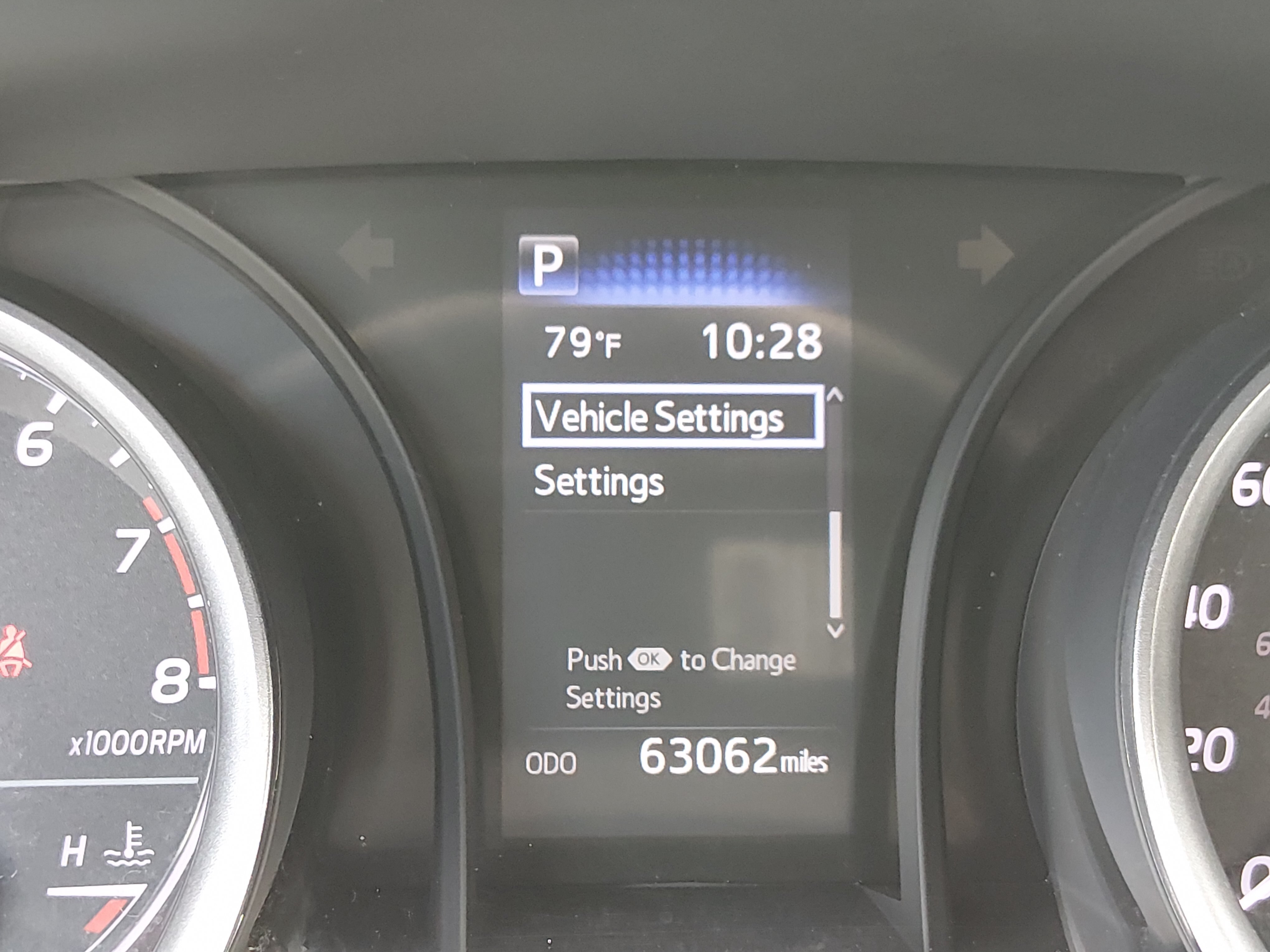 2024 Toyota Camry LE - Photo 14