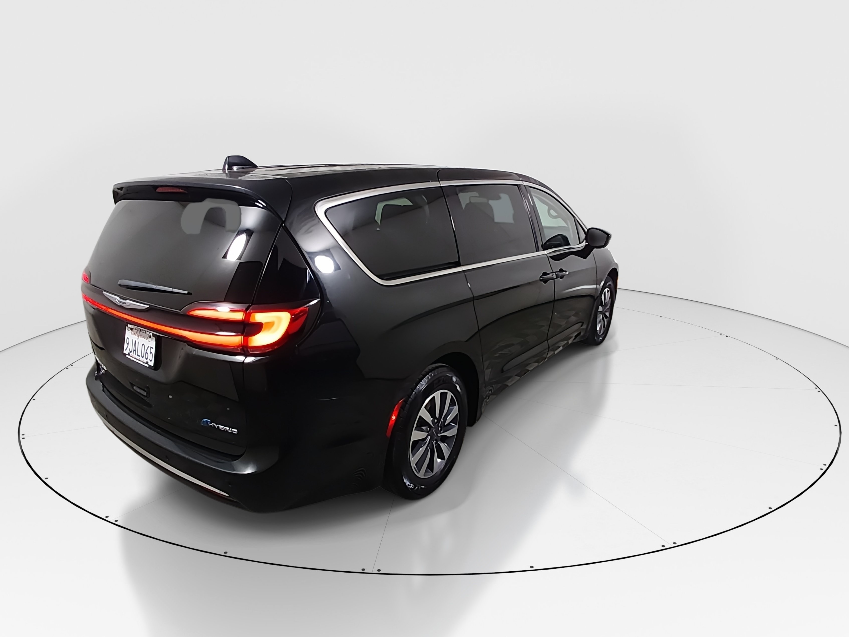 2024 Chrysler Pacifica PHEV Select - Photo 7