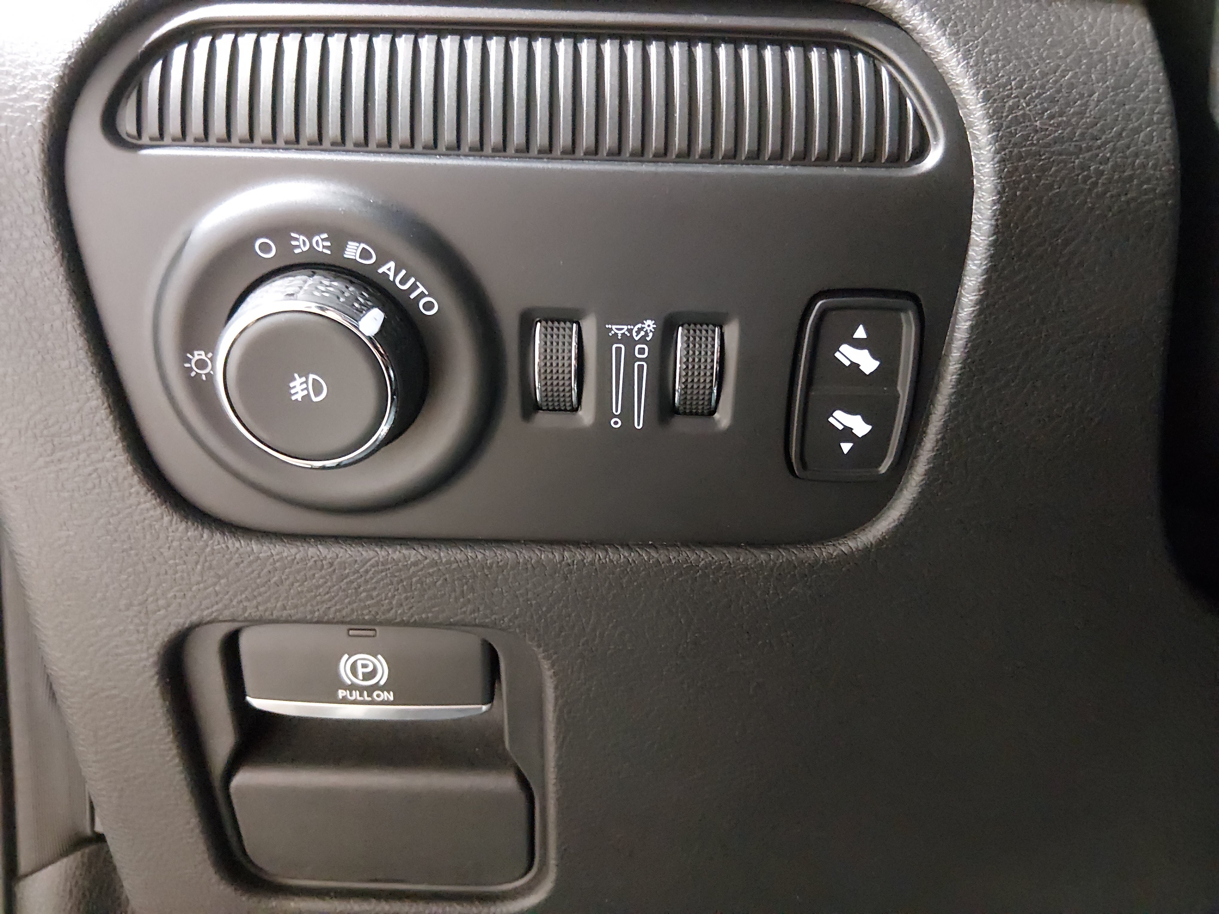 2024 Jeep Wagoneer L Series II - Photo 13