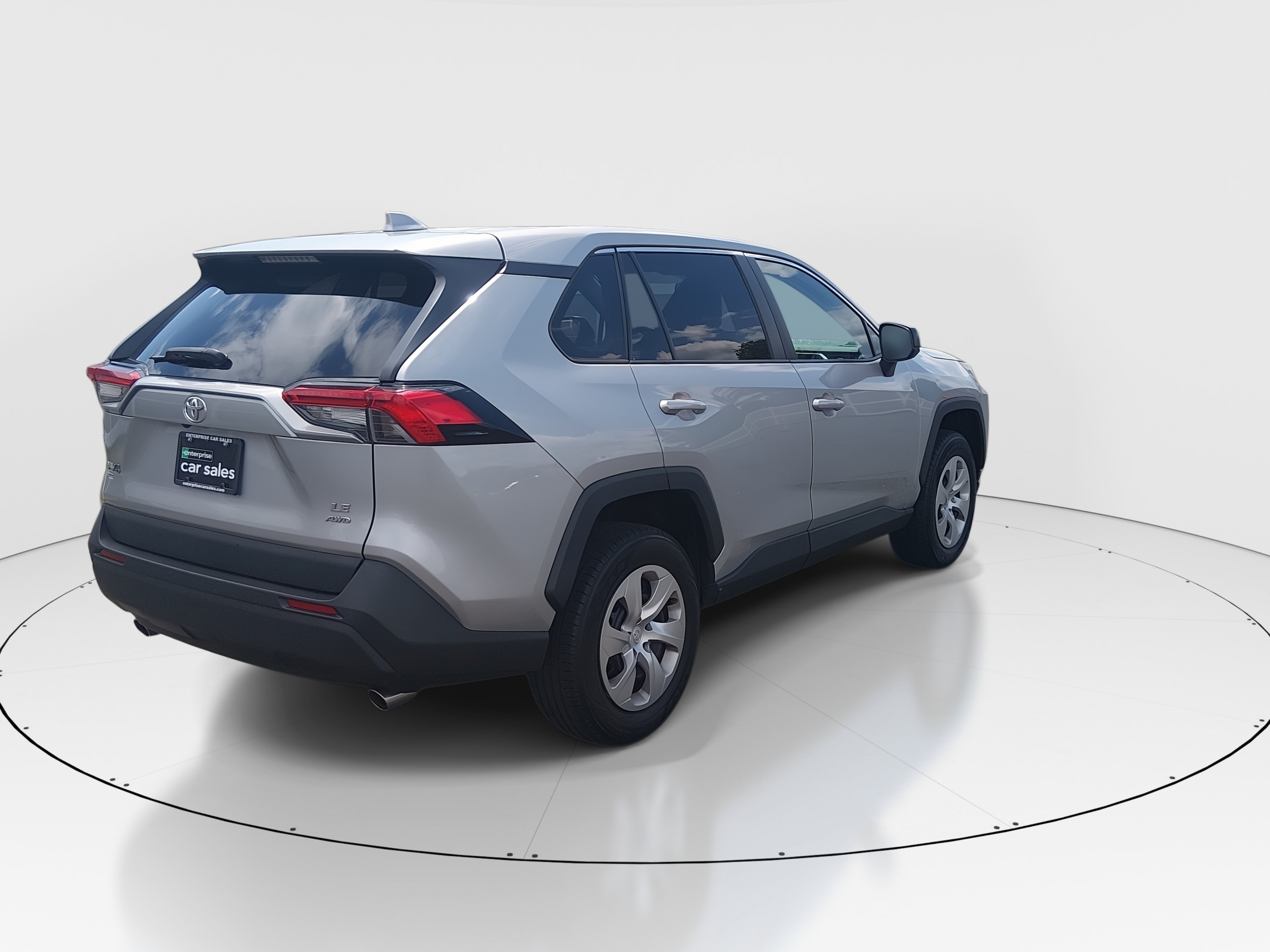 2022 Toyota RAV4 LE - Photo 7