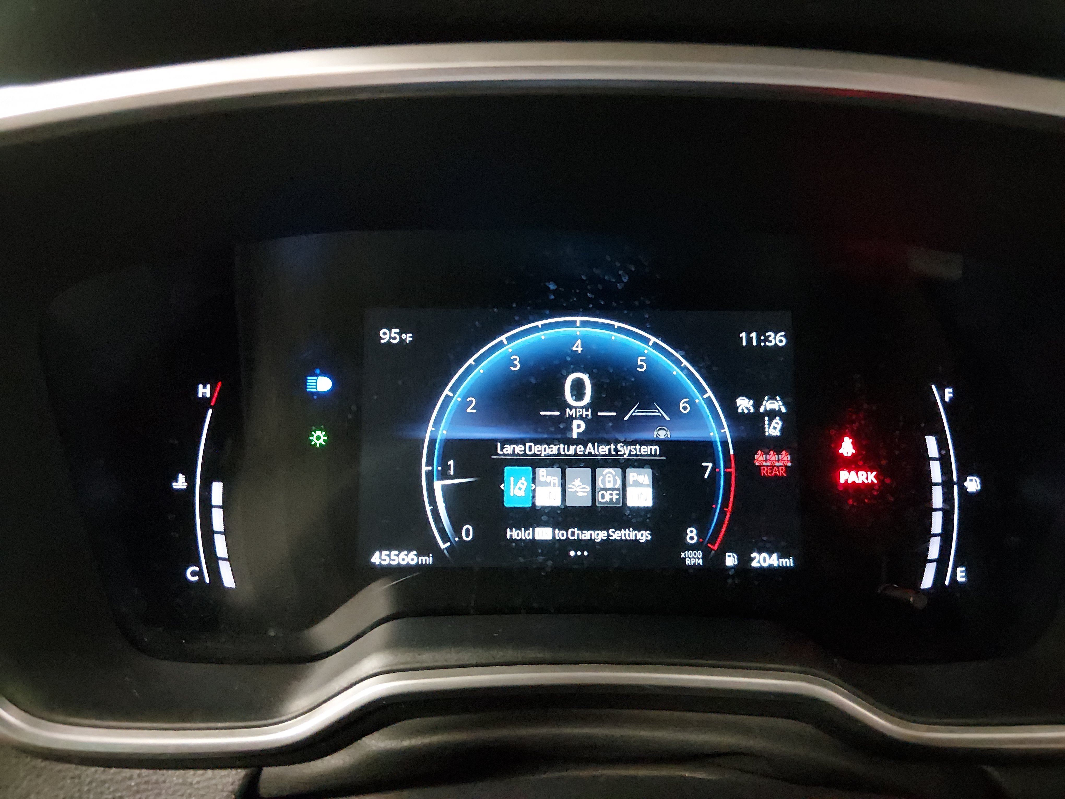 2024 Toyota Corolla Cross XLE - Photo 14