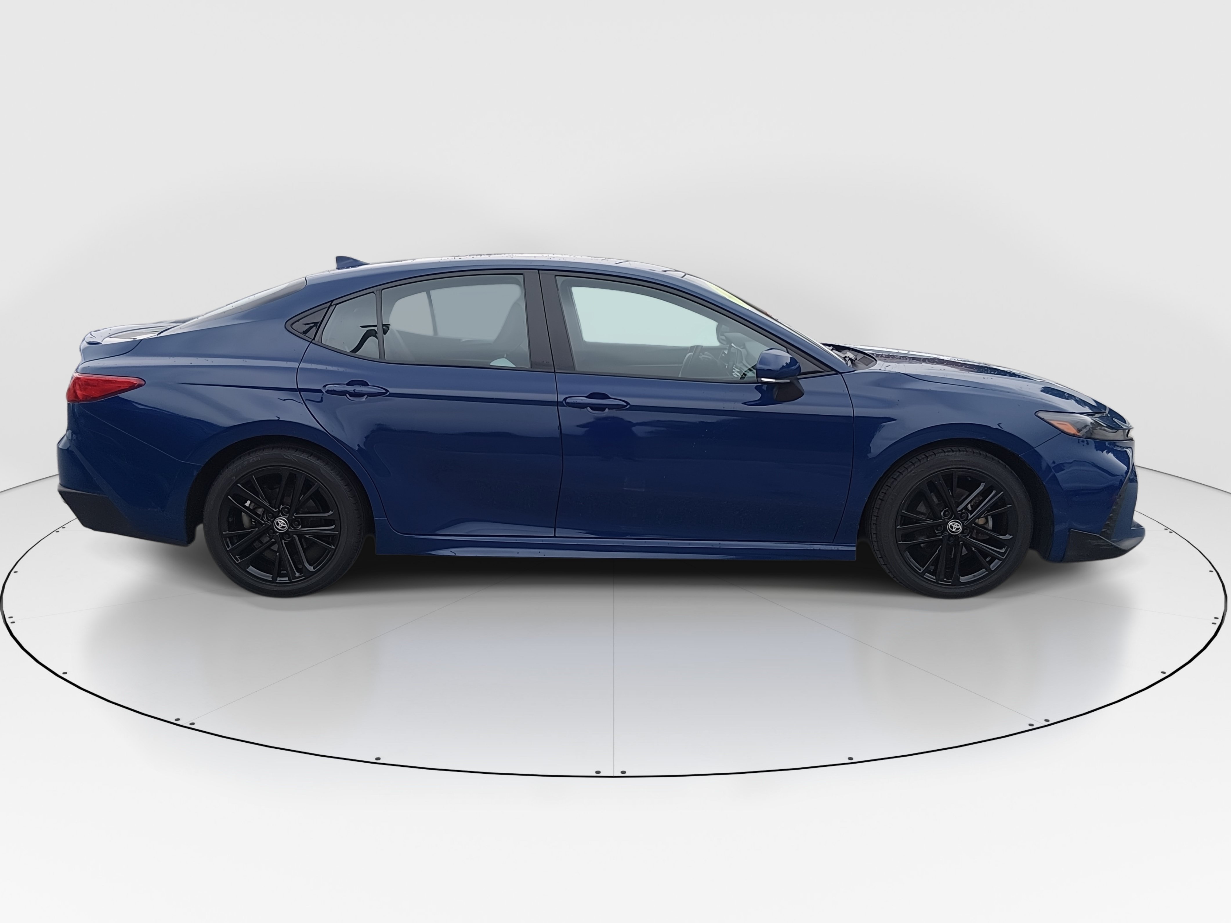 2025 Toyota Camry SE - Photo 8