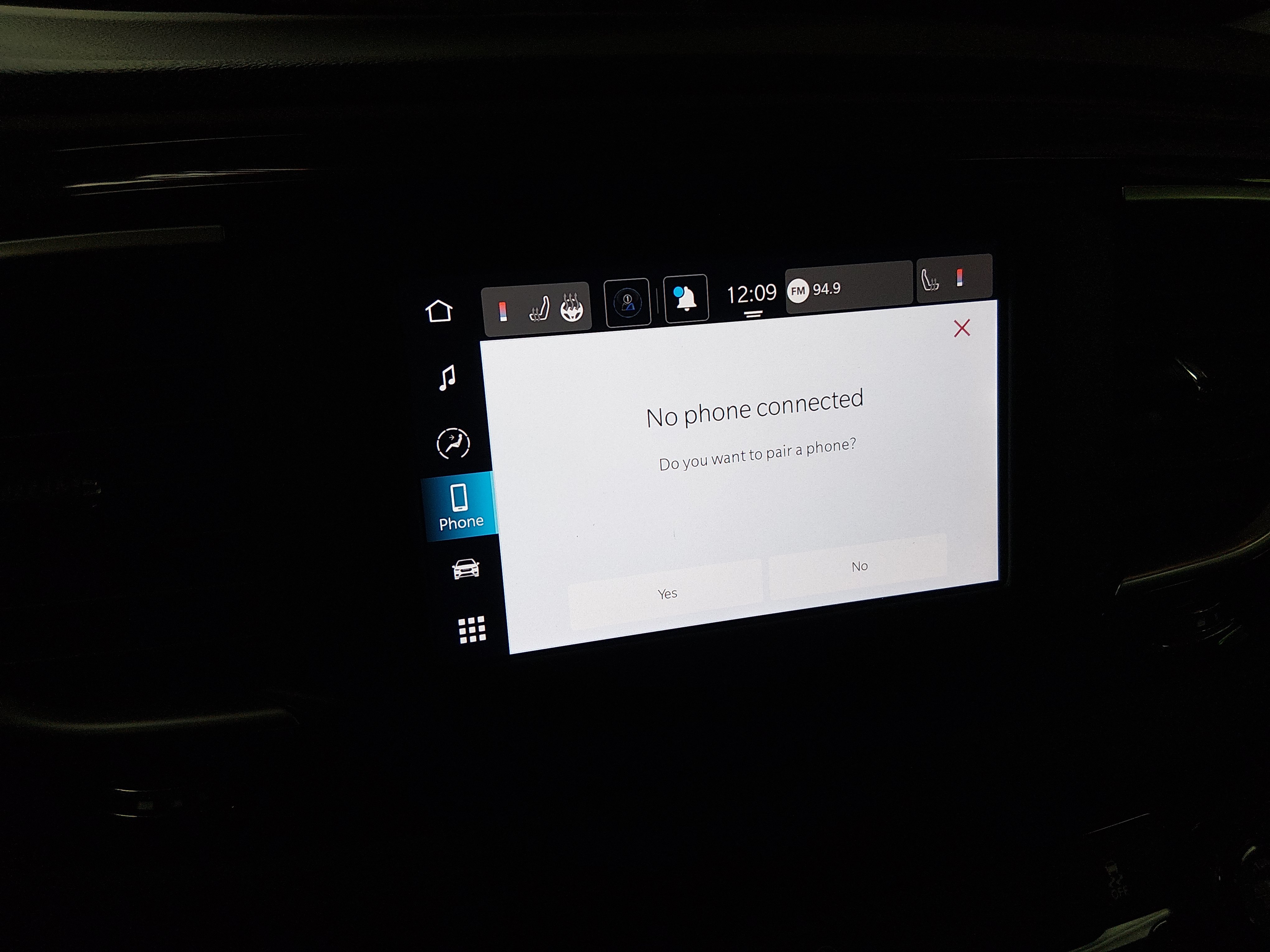2024 Chrysler Voyager LX - Photo 21