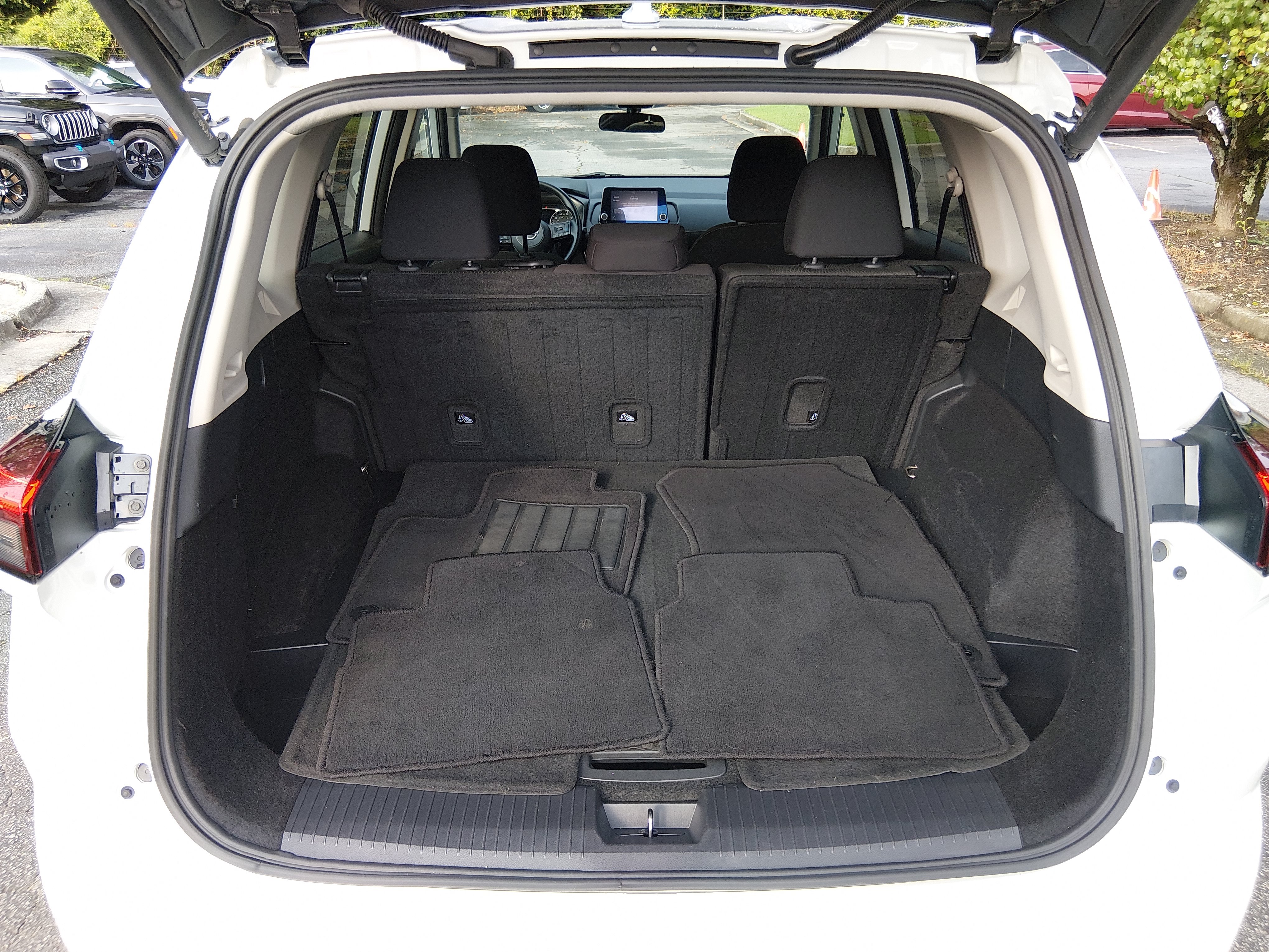 2024 Nissan Rogue SV - Photo 11