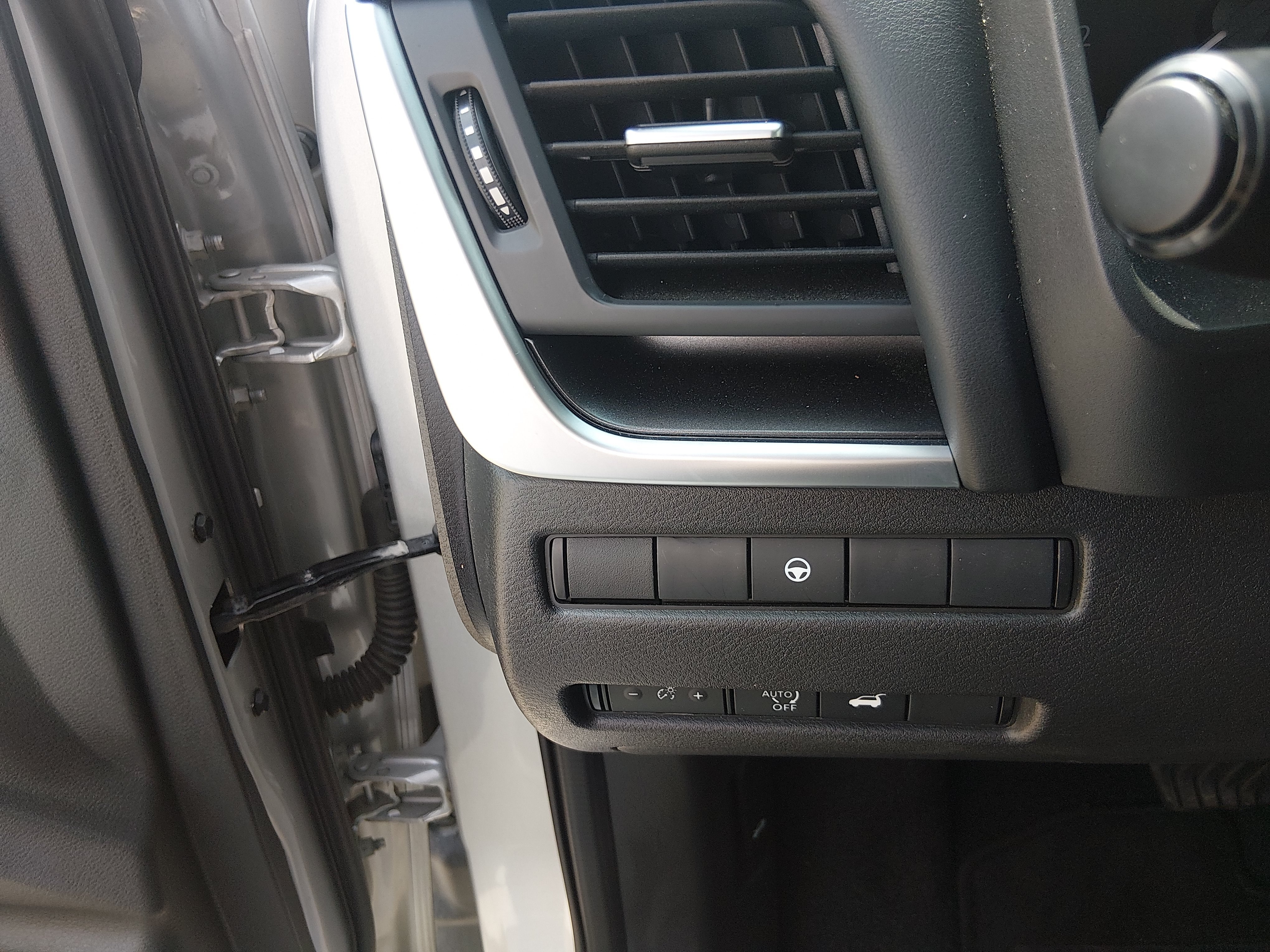 2025 Nissan Rogue SV - Photo 13